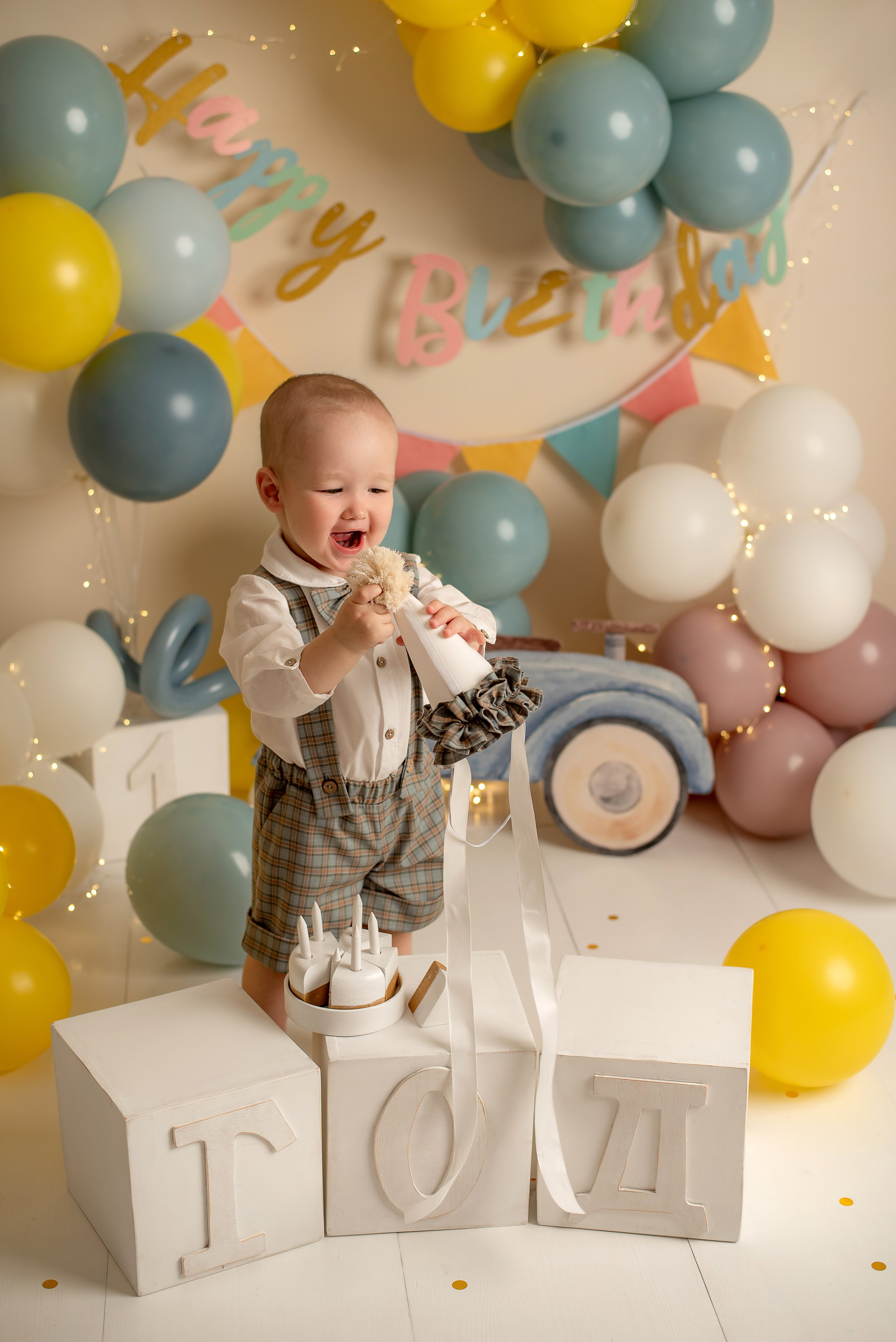 Коленька- яркая фотозона. Семейный и детский фотограф Наталья Горда