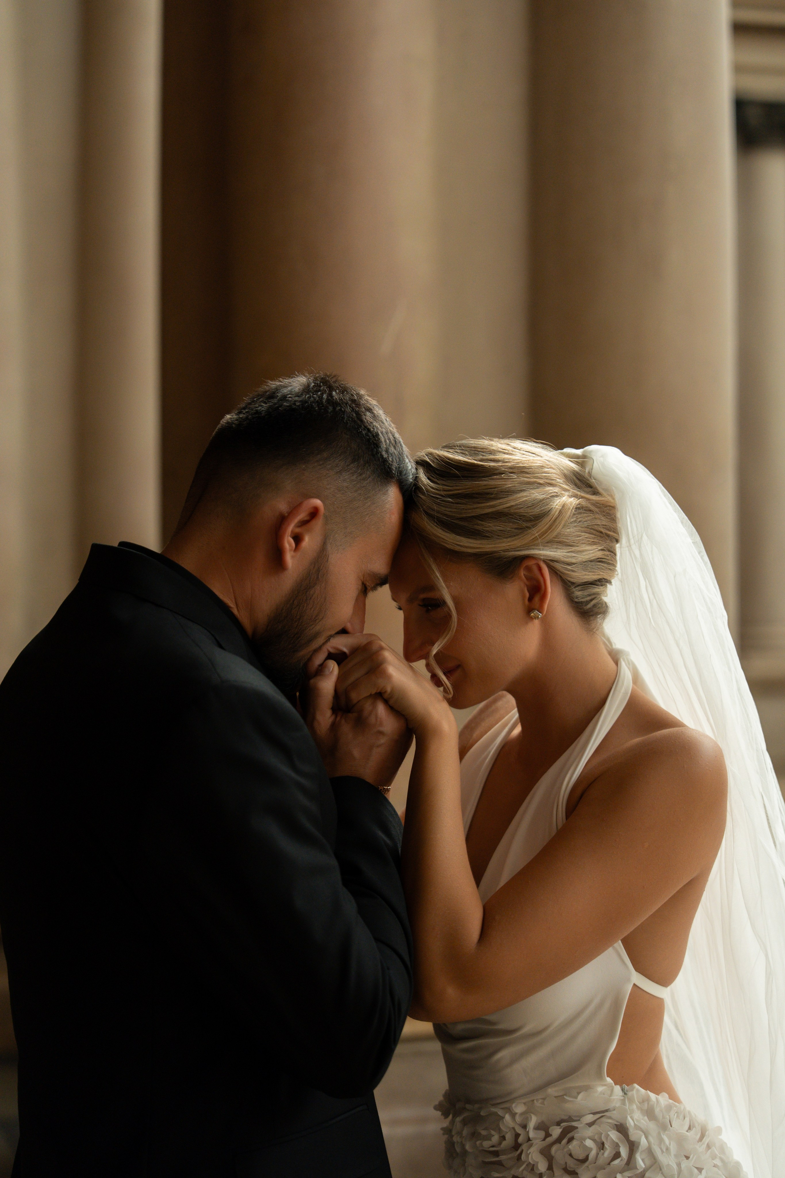 Свадебная фотосессия в Академии Штиглица в Петербурге. Свадебный фотограф в Москве Анна Полушина