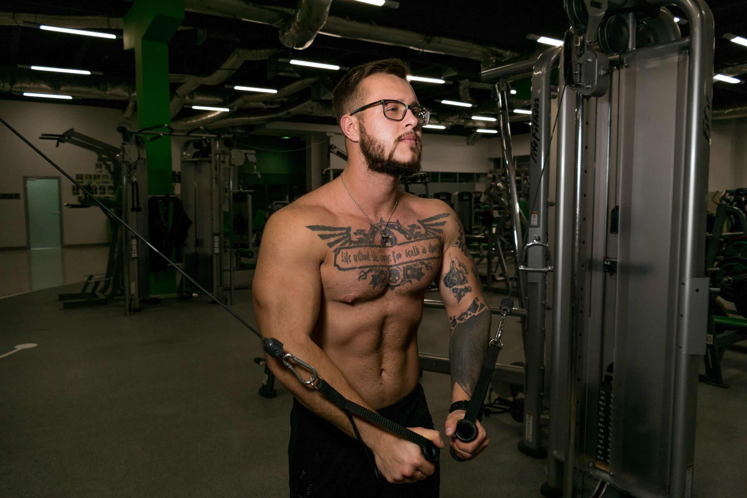 Контент-фотосъемки для экспертов и фитнес тренеров. AI Фотограф Краснодар: мужские и женские фотосессии, стилизация съемки. Нейро-фотосессии онлайн