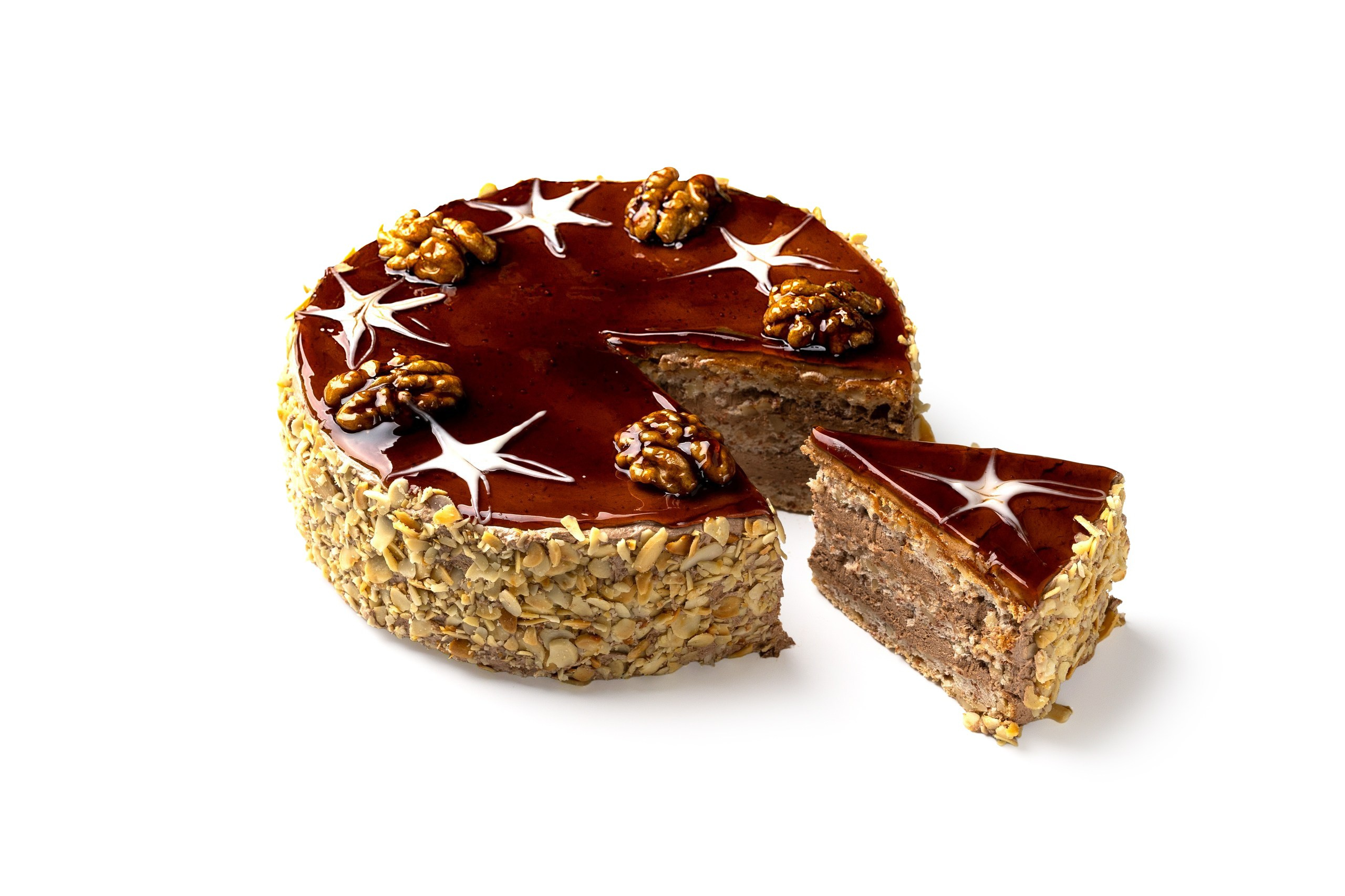 торт в разрезе на белом фоне