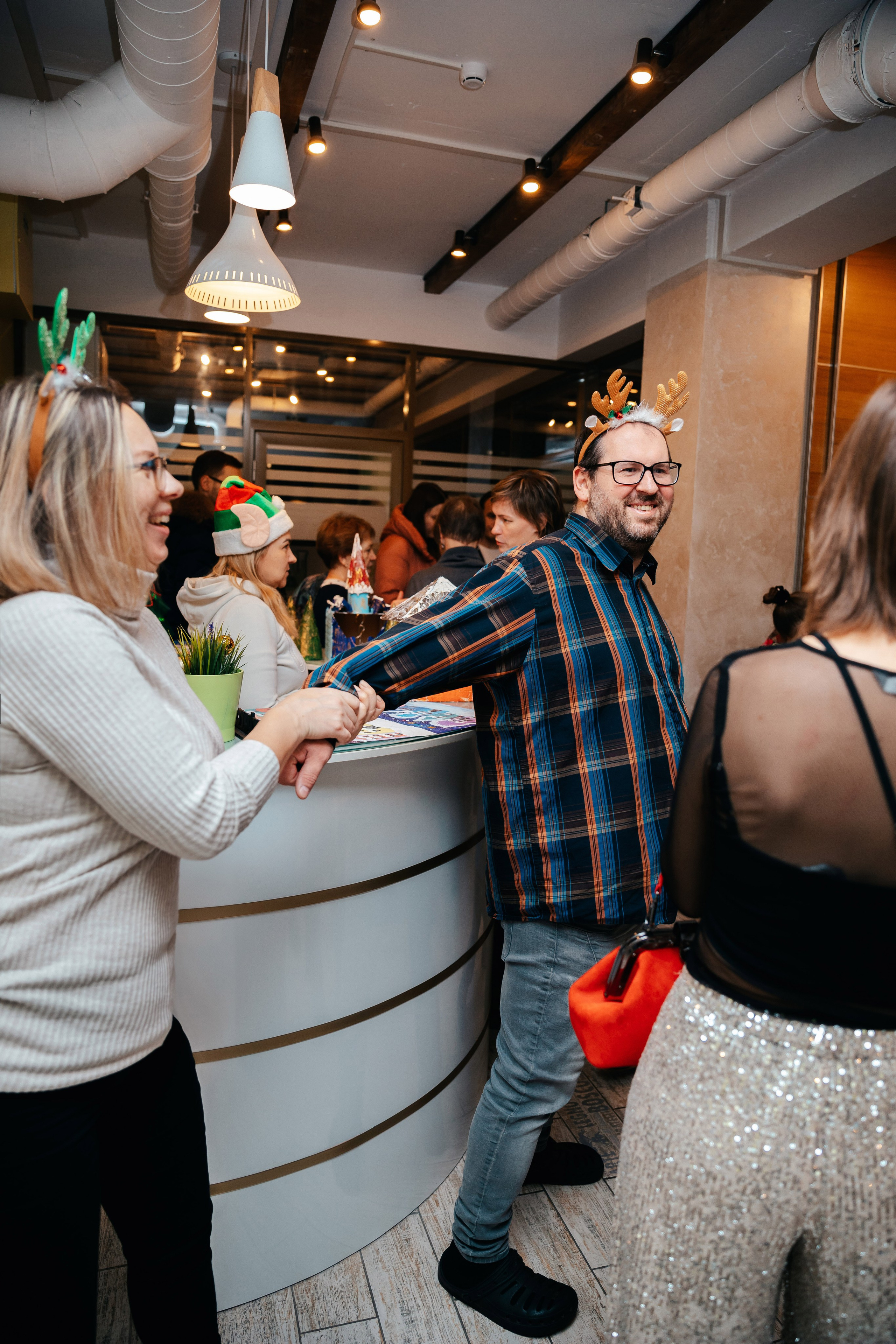 Новогодний утренник в Монтессори-школе. Семейный lifestyle фотограф в Санкт-Петербурге Людмила Пахомова