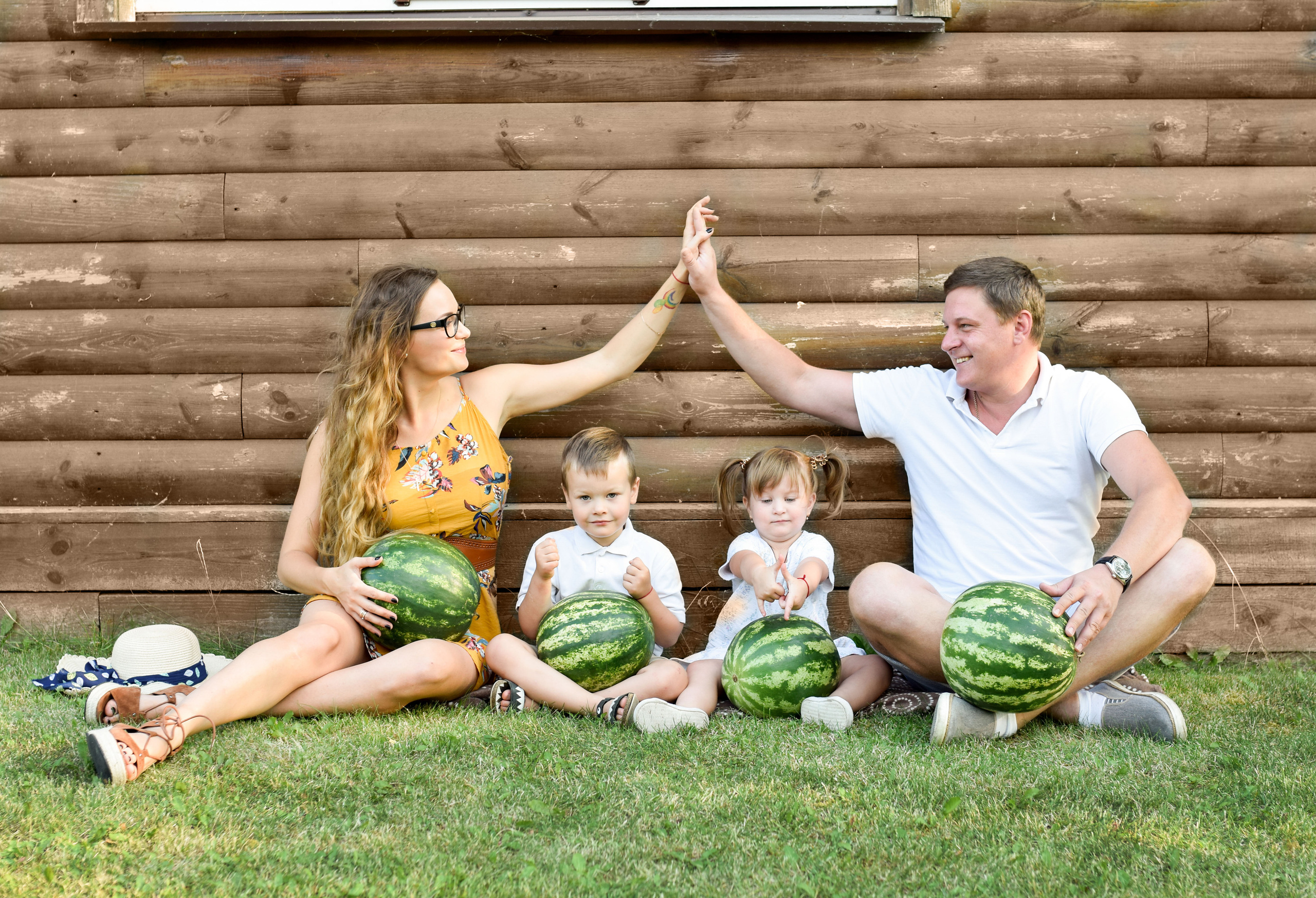 Славутич — Арбузная семейная. Фотограф в Ялте Инна Найден. Детский и семейный фотограф