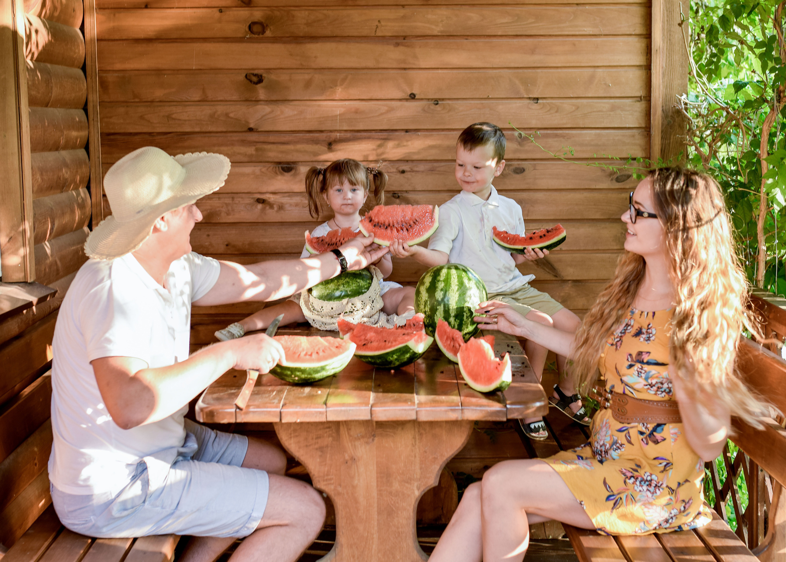 Славутич — Арбузная семейная. Фотограф в Ялте Инна Найден. Детский и семейный фотограф