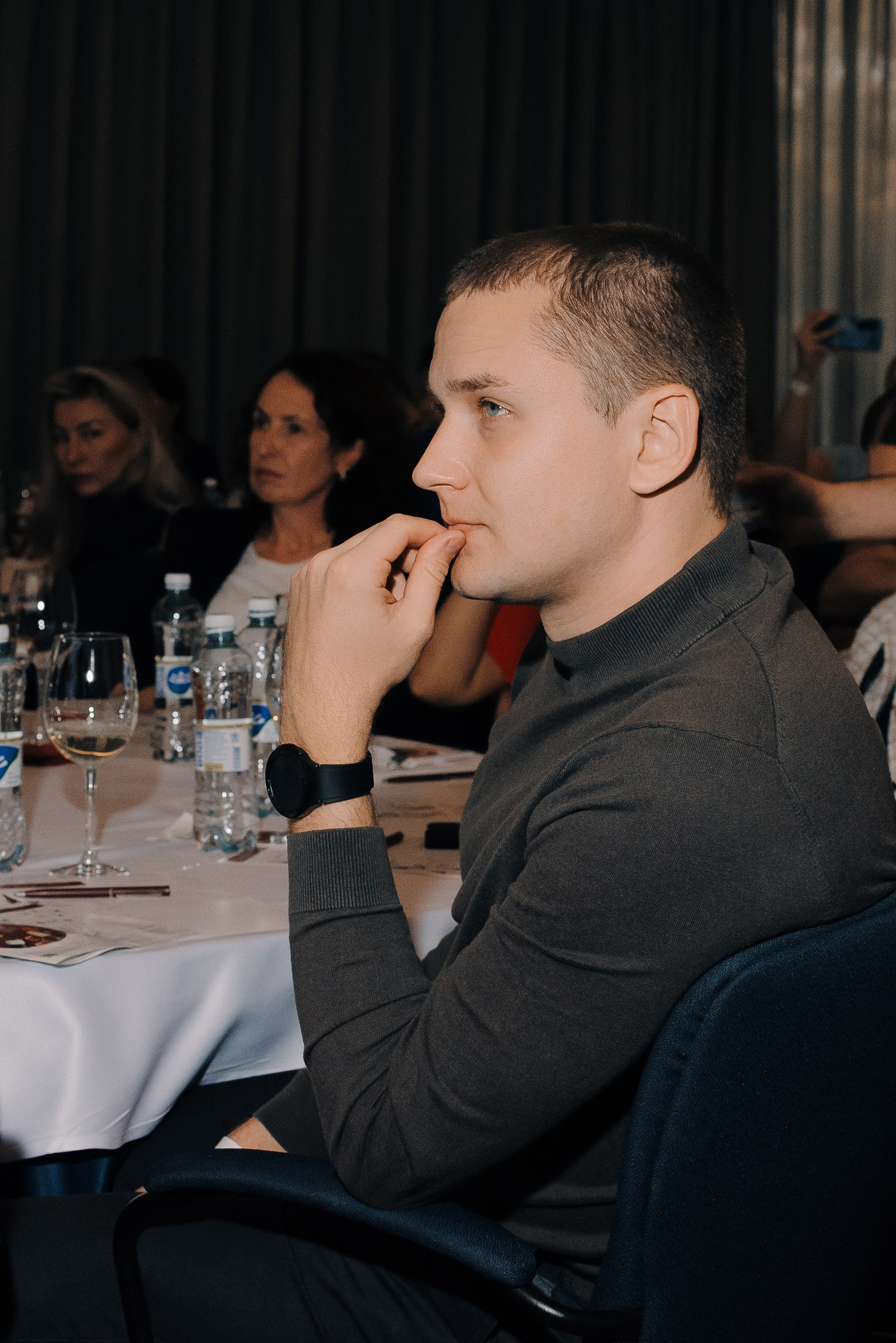 ФЕСТИВАЛЬ ВИНА И КРЕПКИХ НАПИТКОВ МАВТ-ВИНОТЕКА. Репортажный фотограф Зуев Роман г. Челябинск