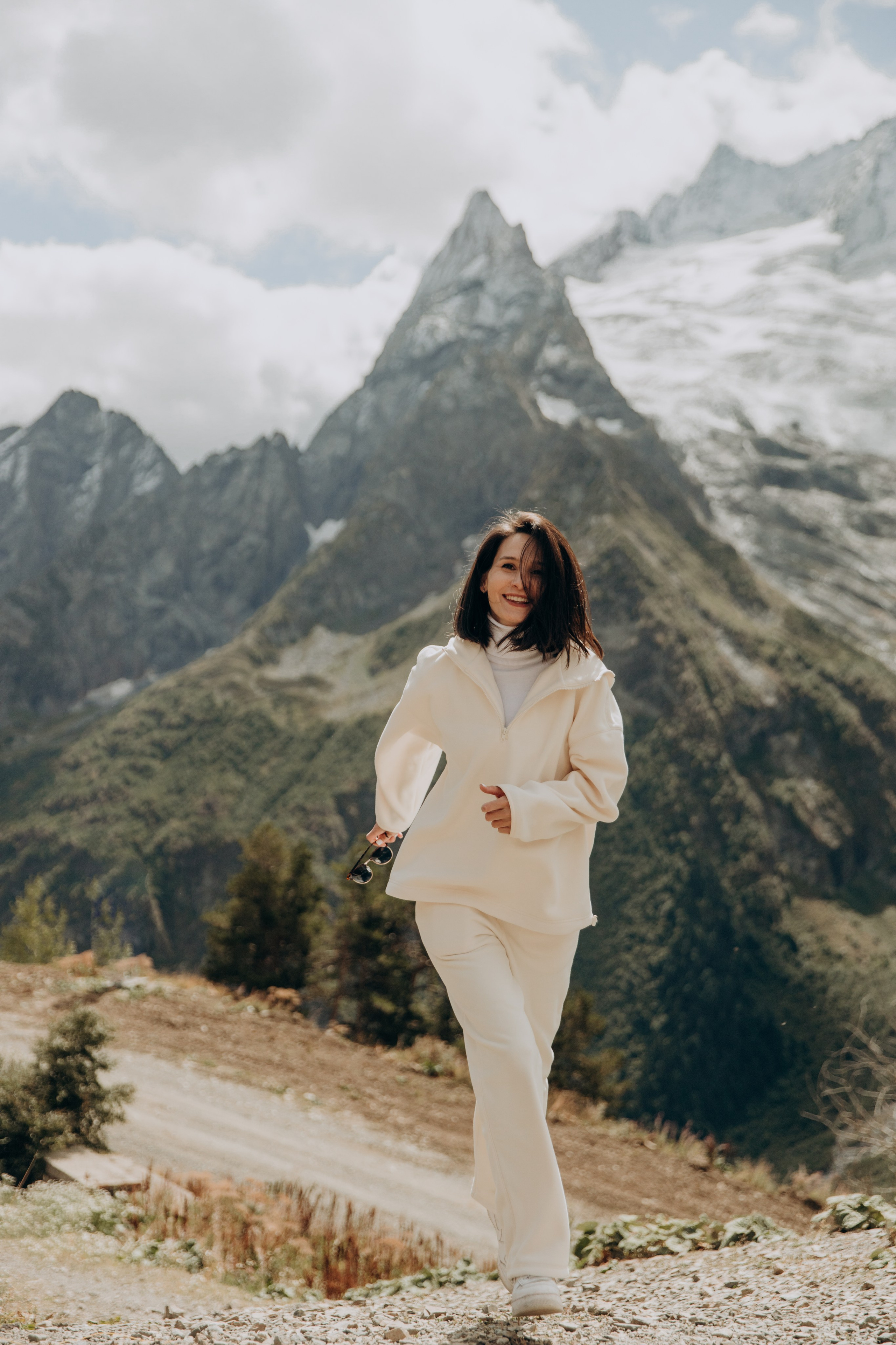 Юля с семьей, Домбай. Портфолио