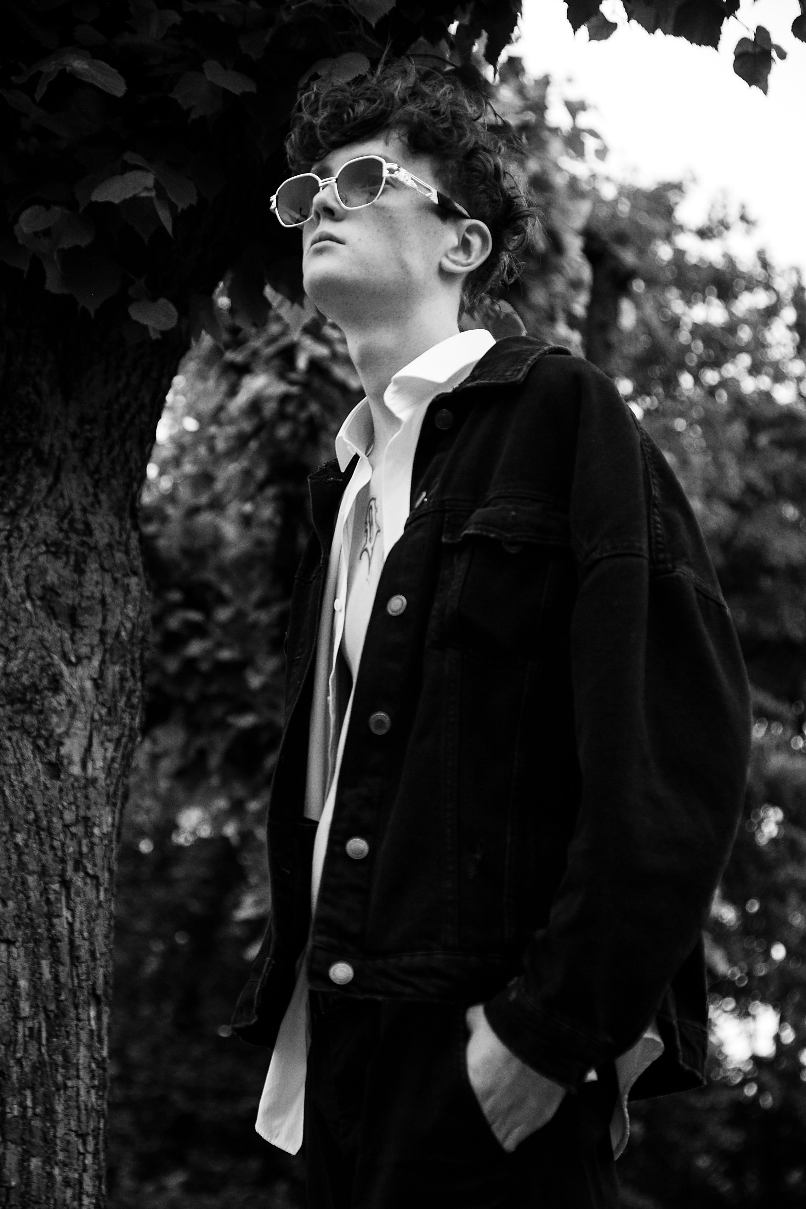 Тимур Модельные тесты — уличная прогулка ВДНХ. Портретный Студийный и уличный фотограф Москва. Индивидуальные, Семейные, Беременность, Будуар, Каталог, контент съемки для блога и бизнеса