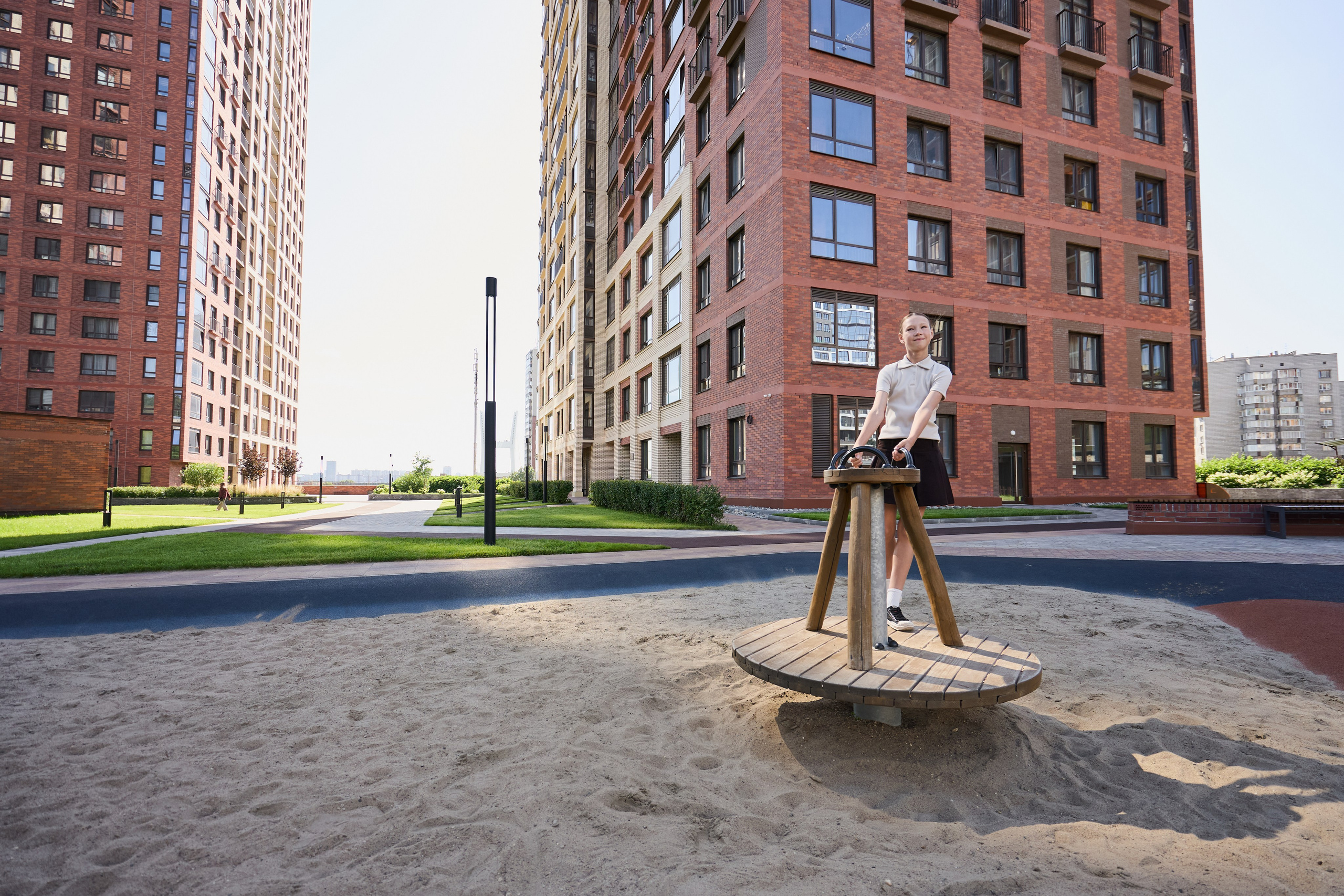Семейная фотосессия в ЖК Академия для рекламы (Новосибирск). Репортажный и женский фотограф в Новосибирске
