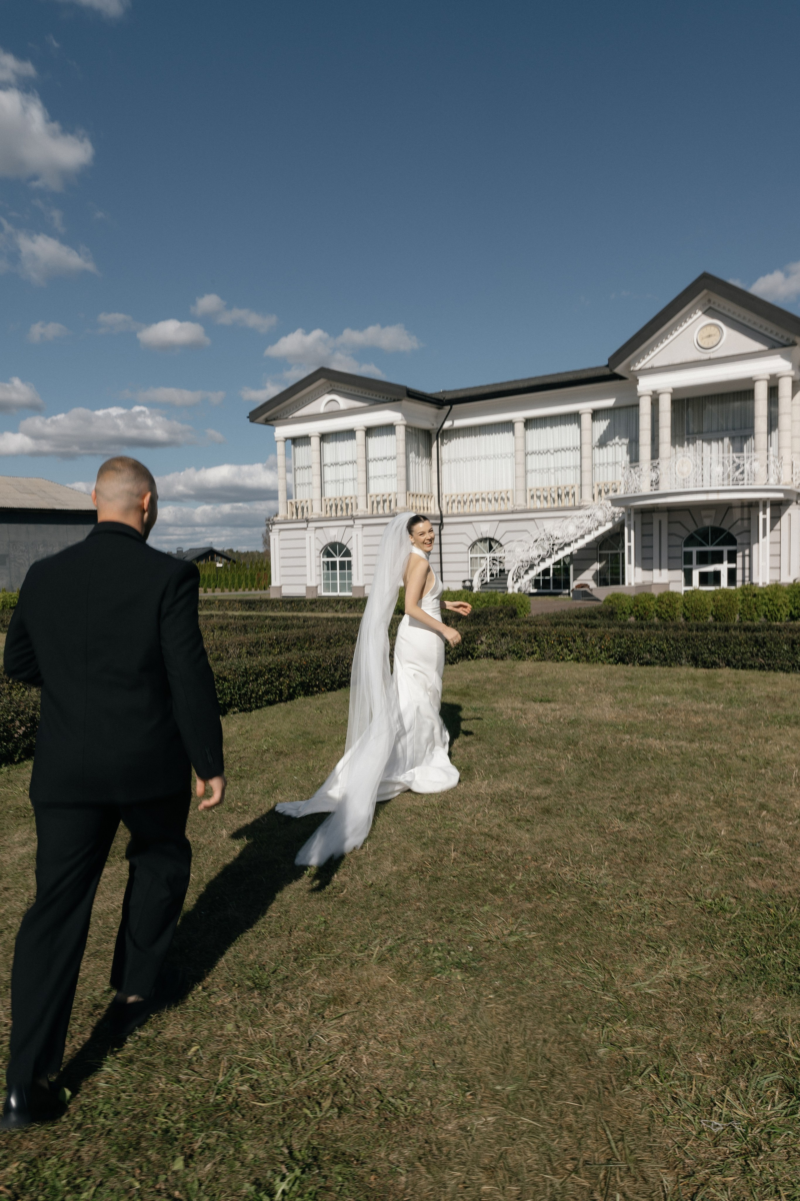 Wedding day in VERSAL PARK. Wedding PHOTOGRAPHER Andrew Vnukov