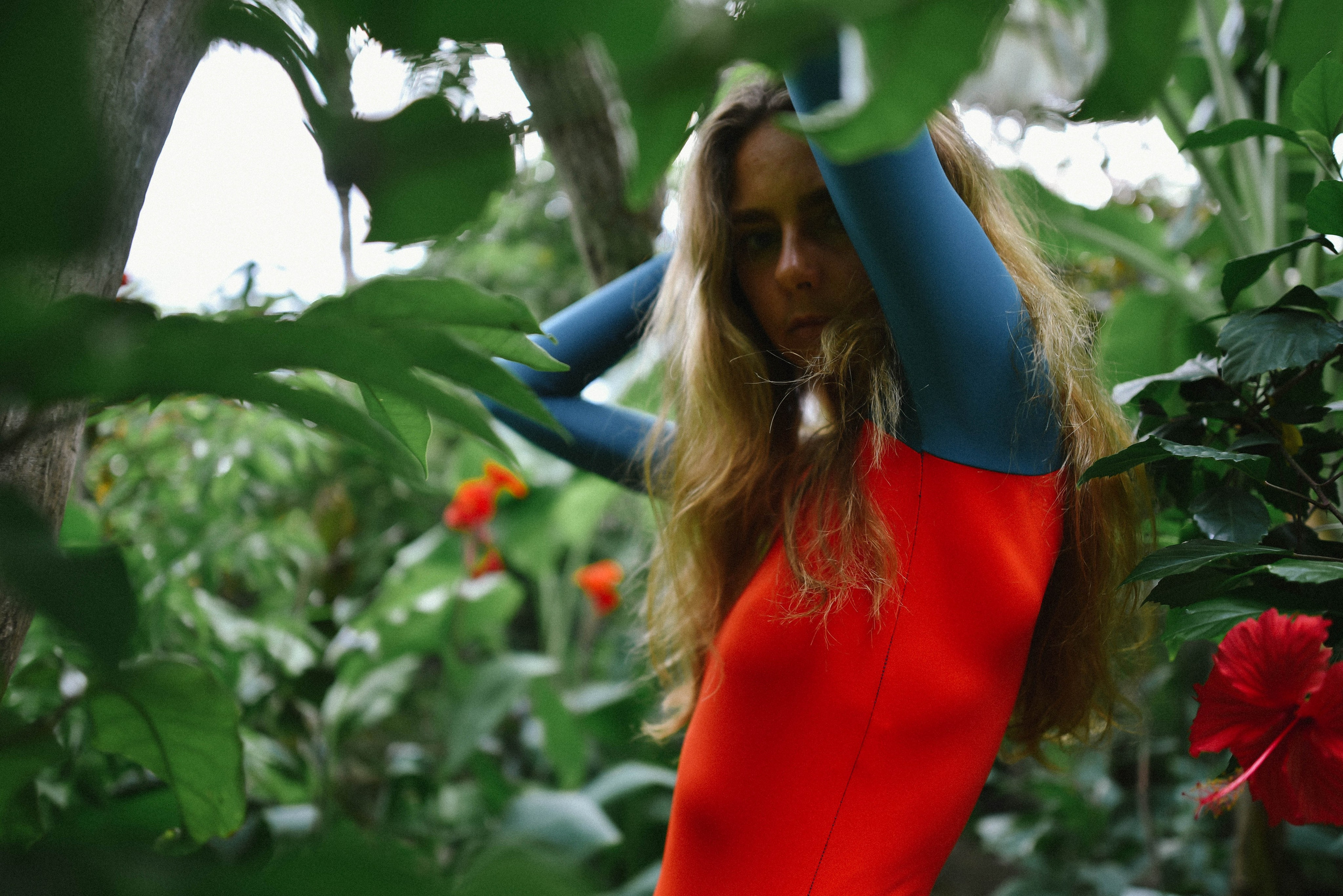 Съемка серфинга с воды в Аругам Бэй | Девушка на волнах восточного побережья. Фотограф на Шри-Ланке