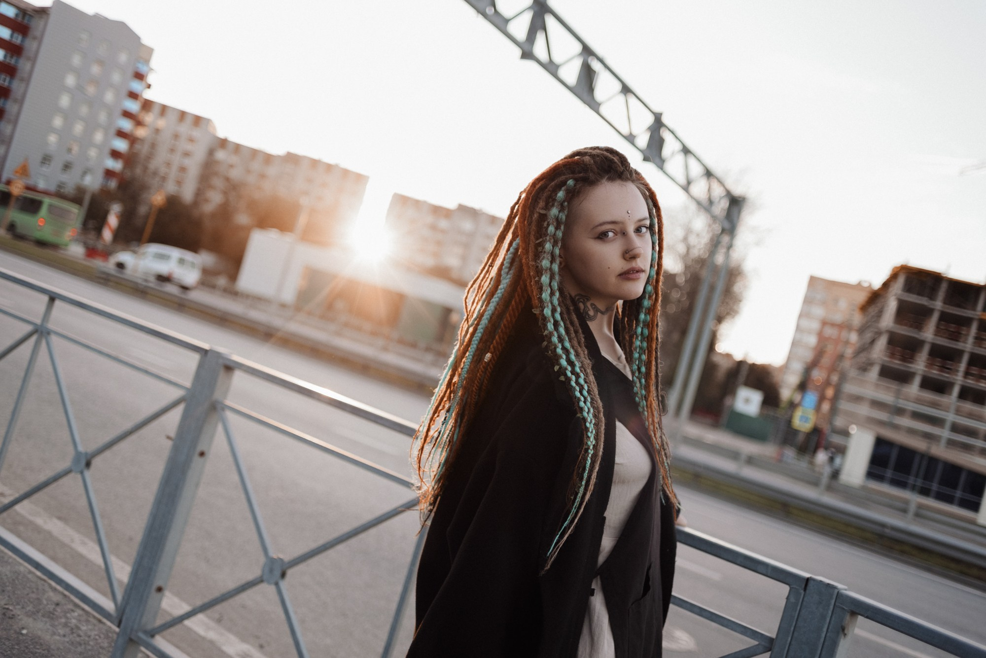 Фотосессия пары с собакой в Тюмени — Стася, Кирилл и Каренин. Портретный фотограф Тюмень Дарья Мустафина