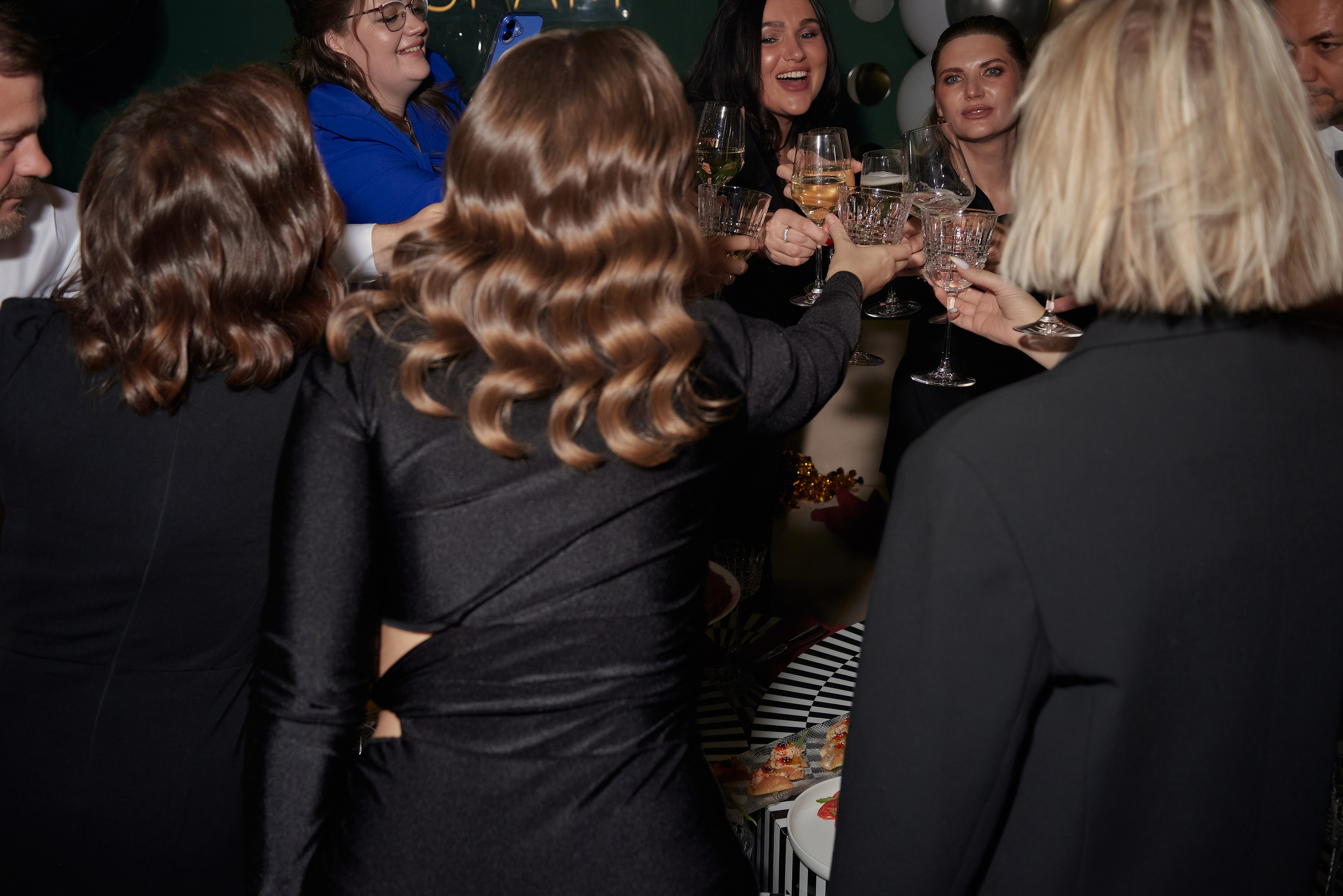 День рождения Светланы Пинигиной в караоке Divas. Наталия Дианова — фотограф для брендов и экспертов в Москве