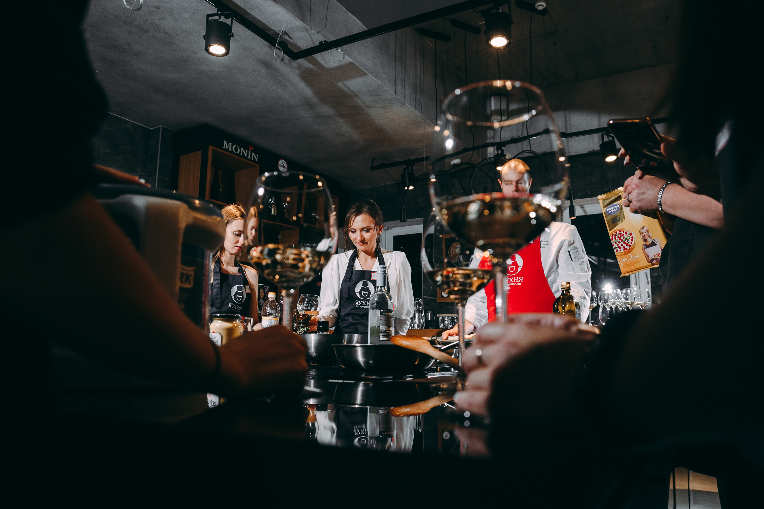 Девичник «Кухня за кулисами». Свадебный фотограф в Новосибирске Алена Цизман