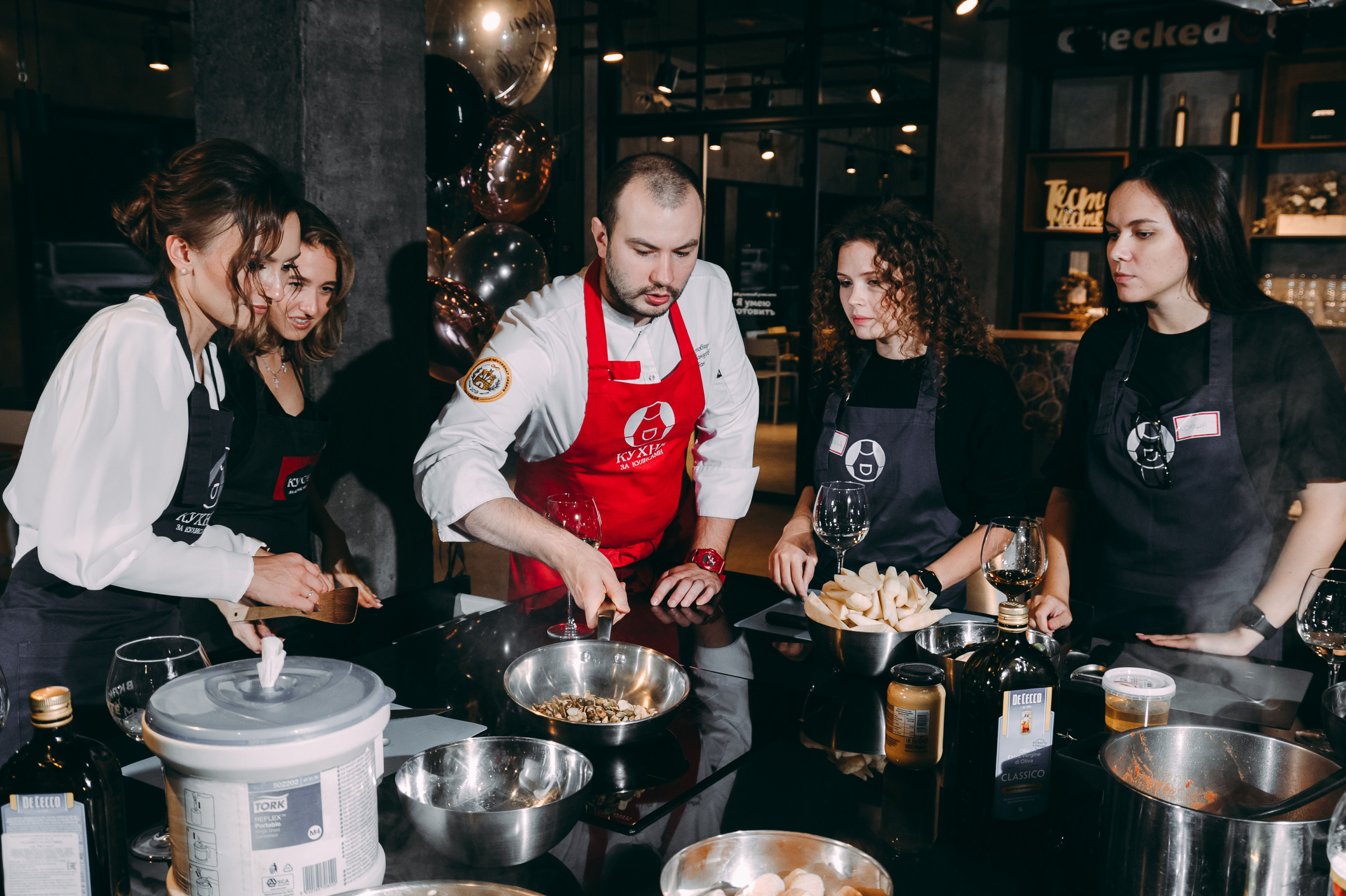 Девичник «Кухня за кулисами». Свадебный фотограф в Новосибирске Алена Цизман