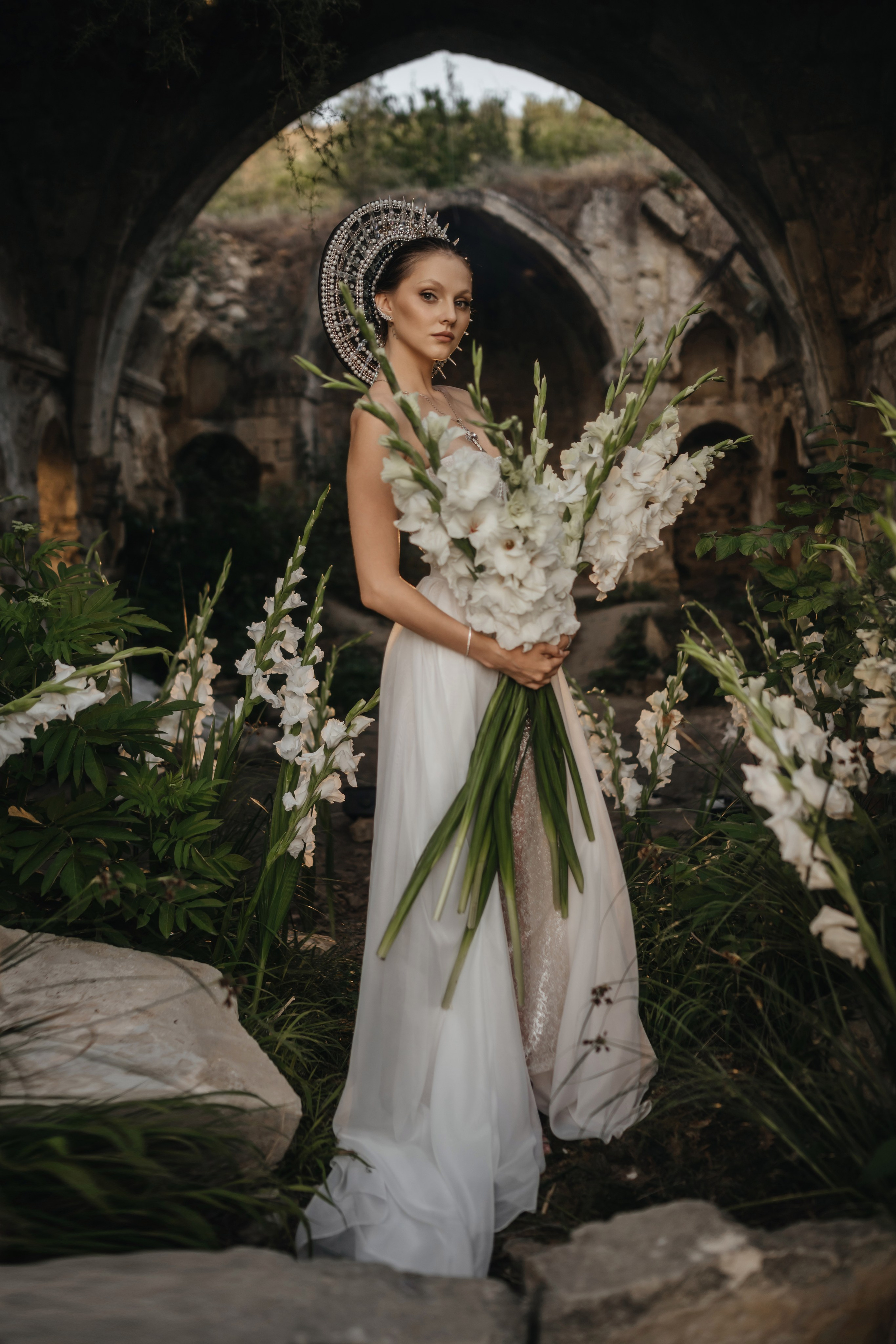 Свадебная фотосессия, свадьба, лавстори, утро невесты, совместные сборы, идеи для фотосессии, жених и невеста, позирование, позы для фотосессии, свадебные сборы, сьемка в студии, свадебная съемка, тренды свадьба, свадебные тренды, свадебный декор, позинг,свадебный макияж, детали, детали на свадьбу, приглашения на свадьбу, свадебная причёска, невеста, фото невесты гладиолусы на свадьбе,свадьба с гладиолусами ,невеста и гладиолусы 