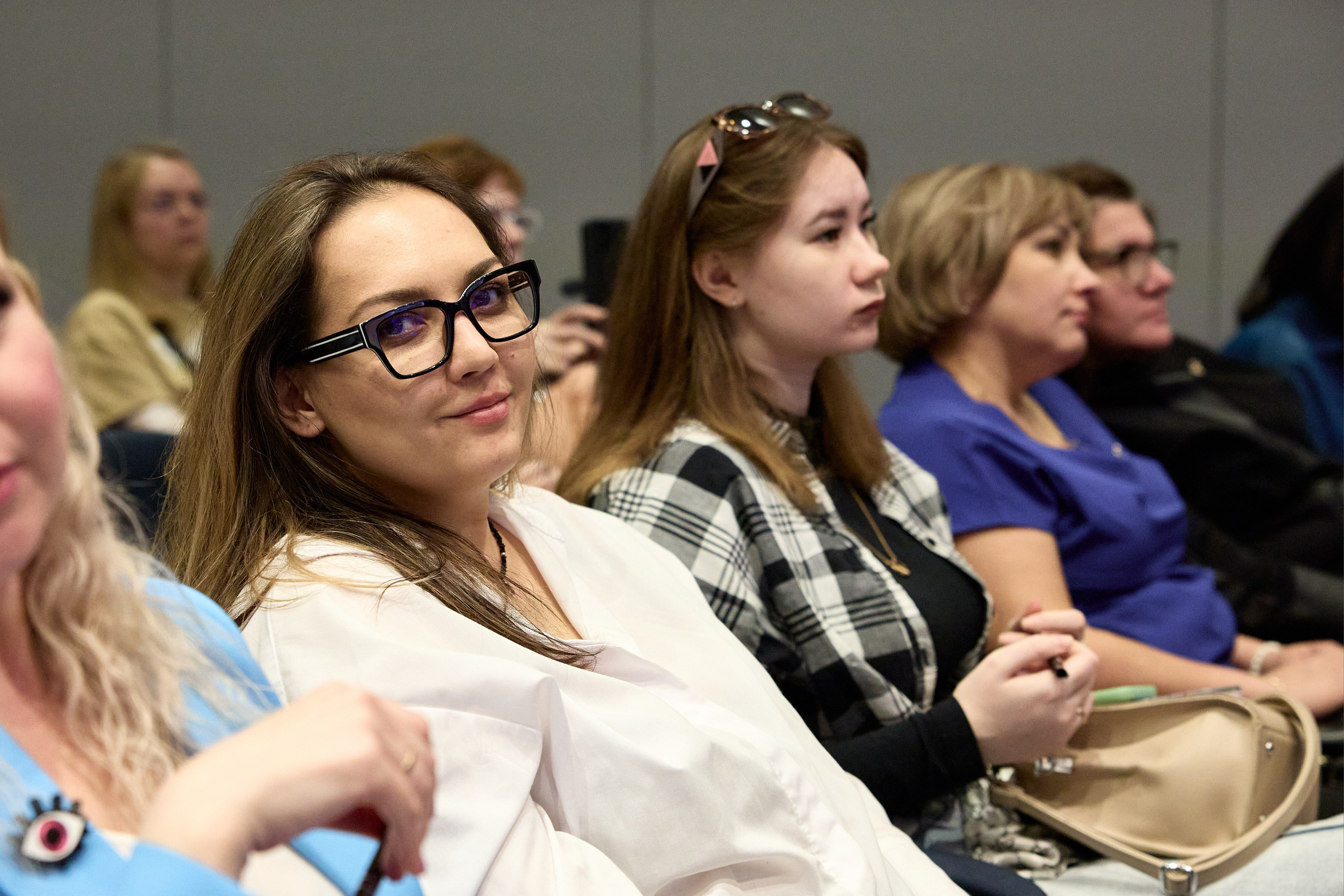 Выставки, открытия, конференции. Предметный и репортажный фотограф Алексей Кротов