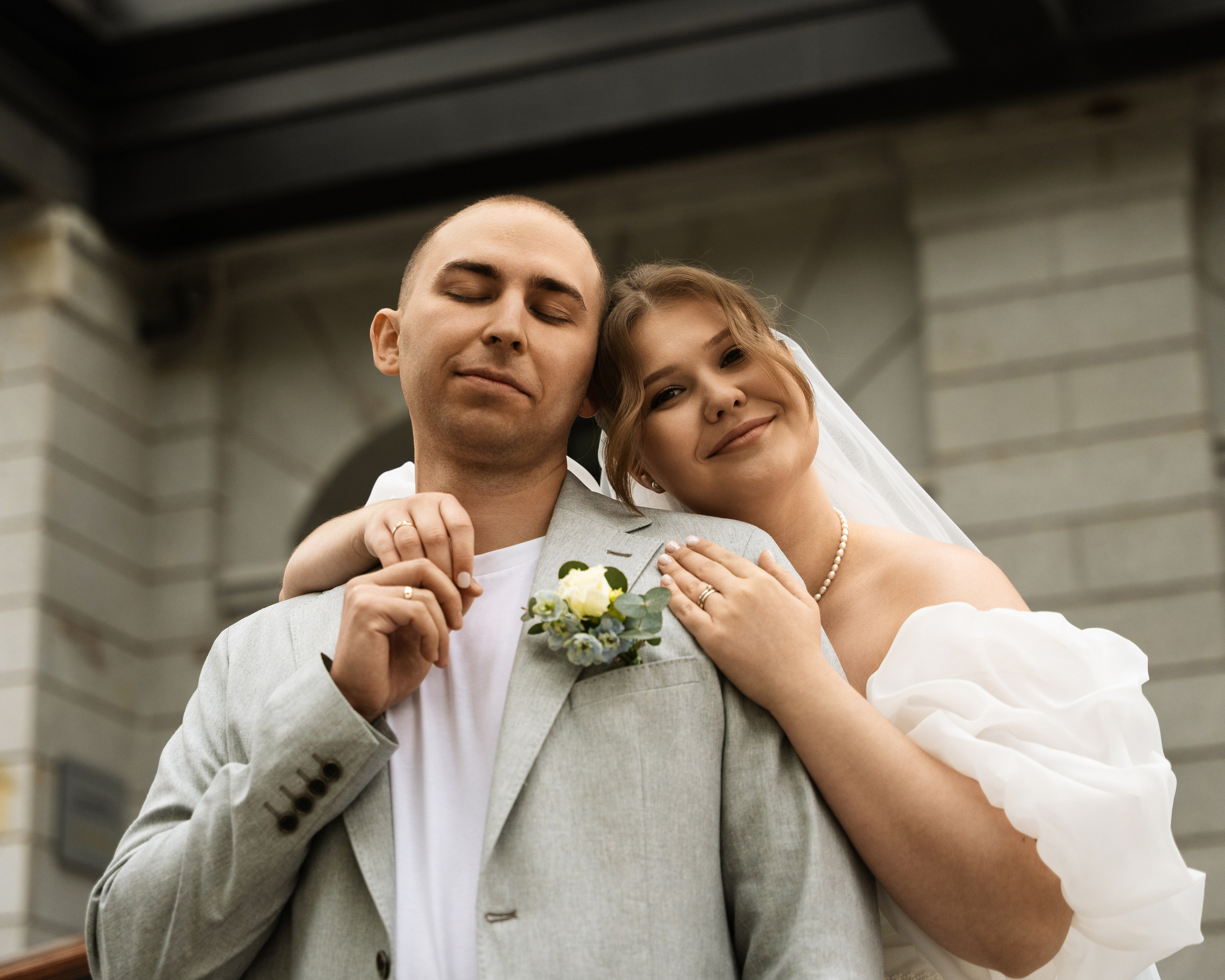 Полина и Тимур улыбаются во время съёмки уфимского фотографа