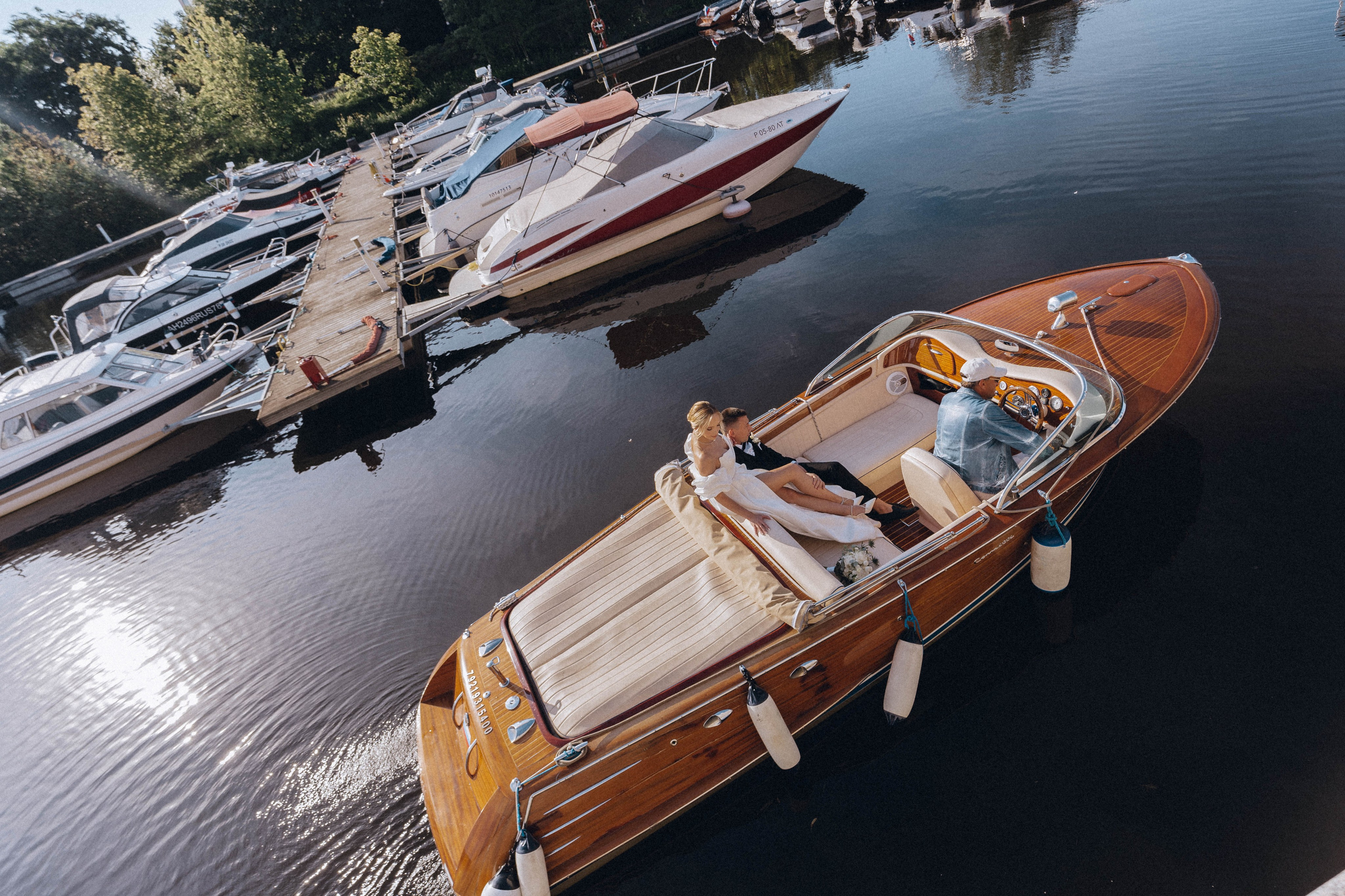 СВАДЕНБНАЯ СЬЕМКА НА КАТЕРЕ ПО КАНАЛАМ САНКТ-ПЕТЕРБУРГА И В АКВАТОРИИ НЕВЫ. Профессиональный фотограф, Санкт-Петербург — Виктория Богомолова
