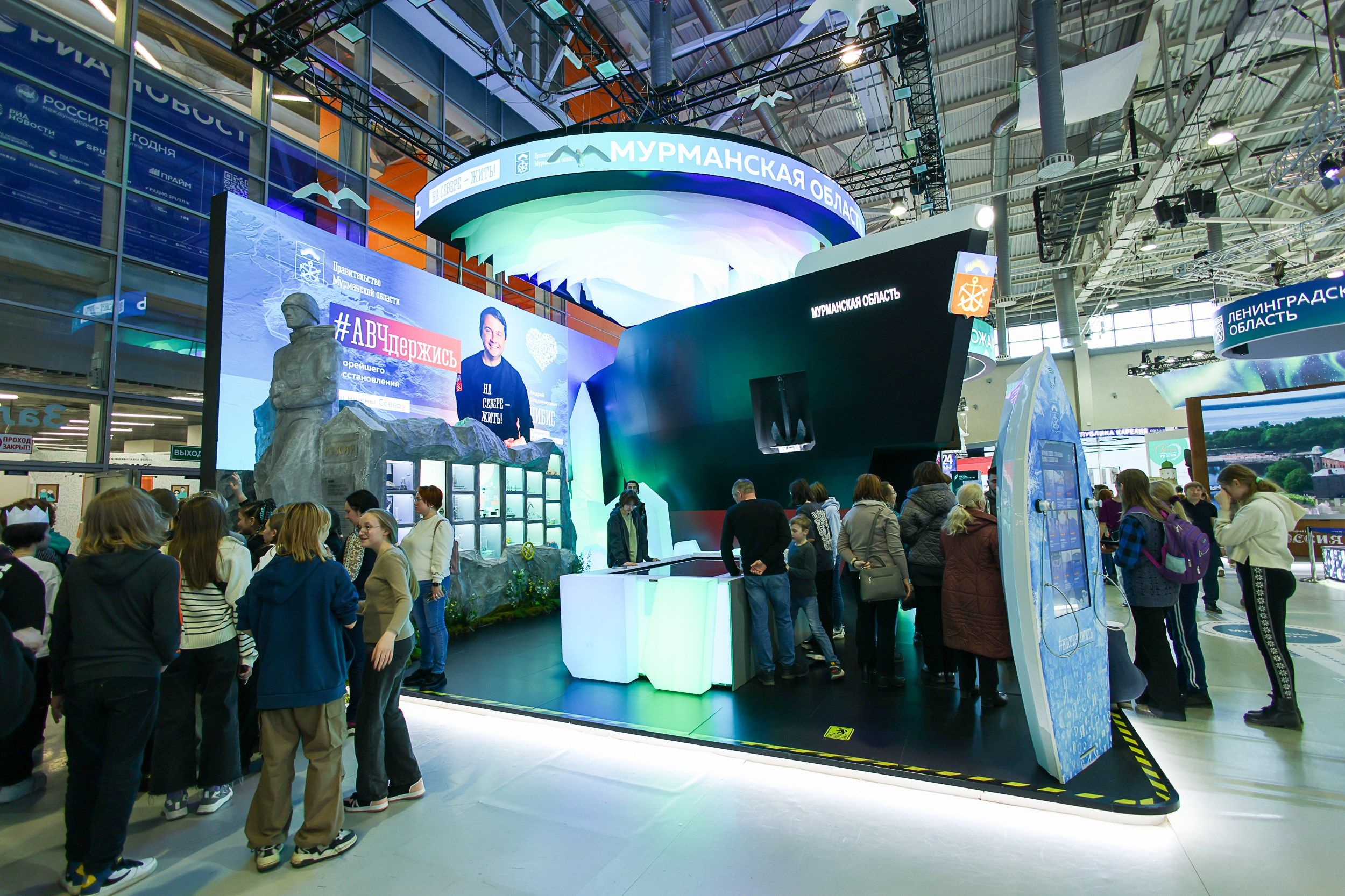 Выставка «Россия». Репортажный, архитектурный, театральный и файн-арт фотограф Лена Мельникова в Москве