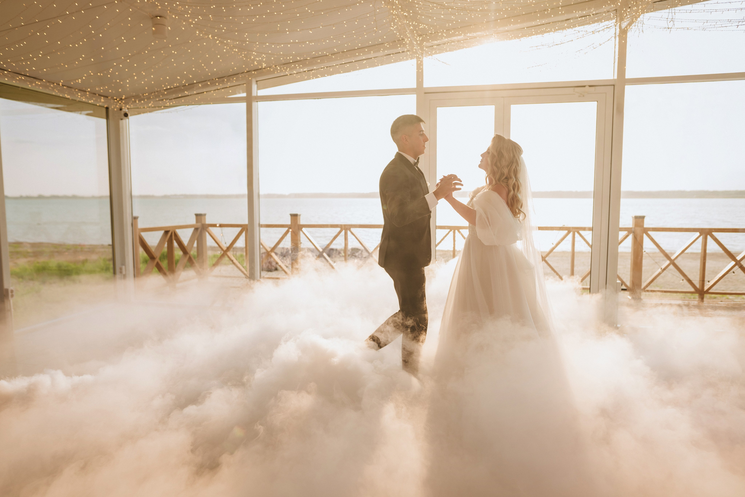 Первый танец жениха и невесты, банкет, свадебный фотограф