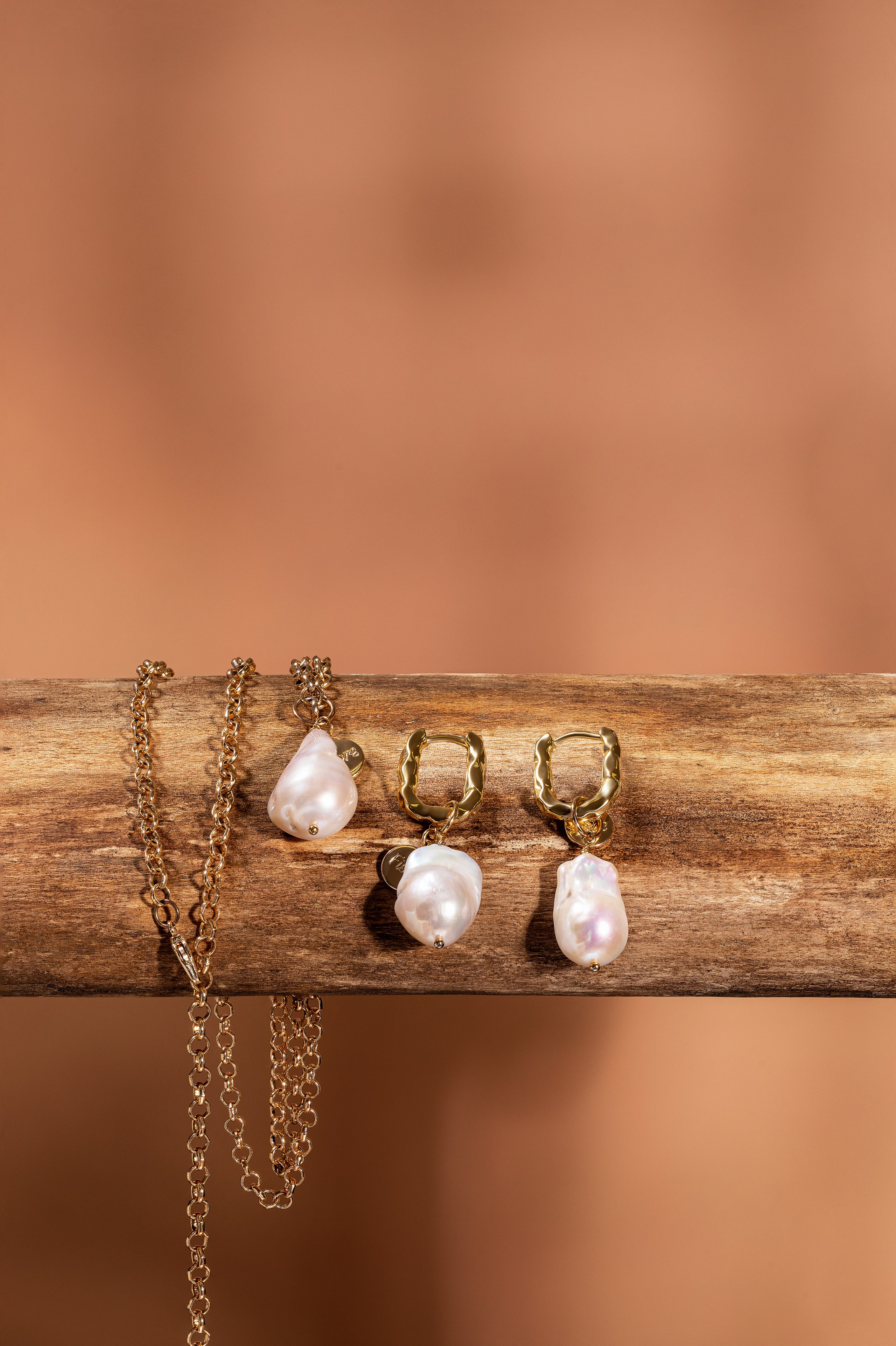 Украшения творчество. Предметная фотосъемка в Москве. Предметная фотостудия Москва