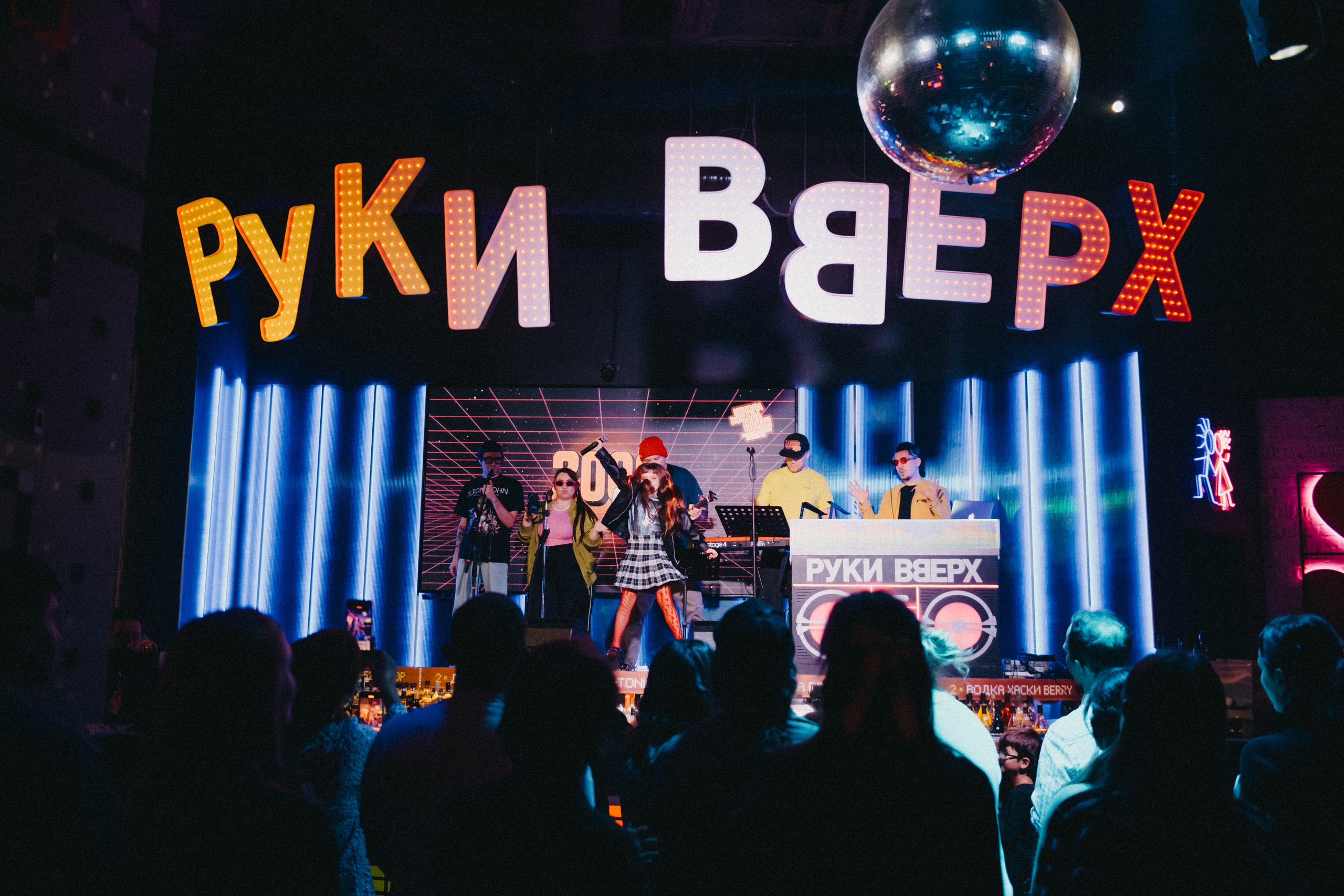 Концерт учеников вокальной школы «Сигнон» в баре «Руки Вверх»