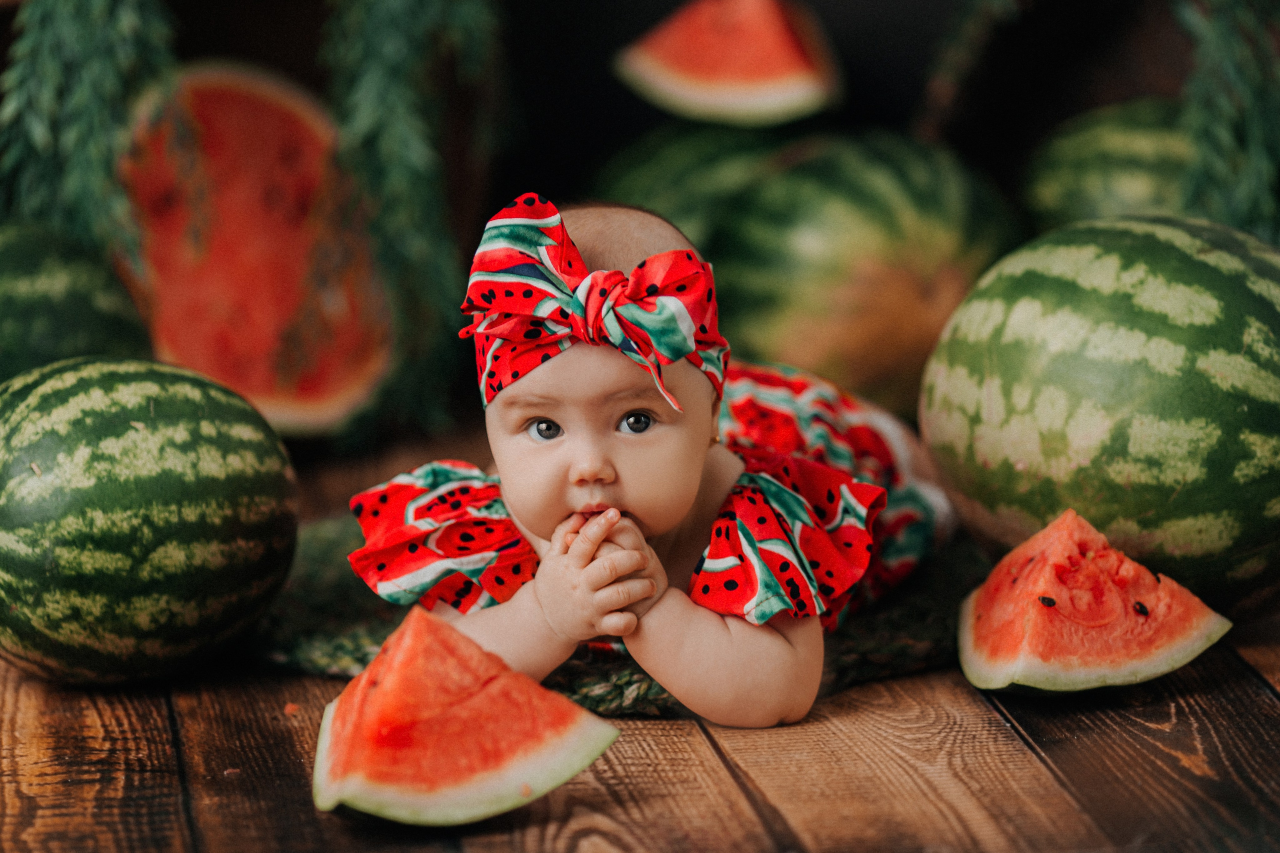 <img src="ml.jpg" alt="Фотосессия для детей с арбузами. Красивые костюмы. Яркая фотозона.">