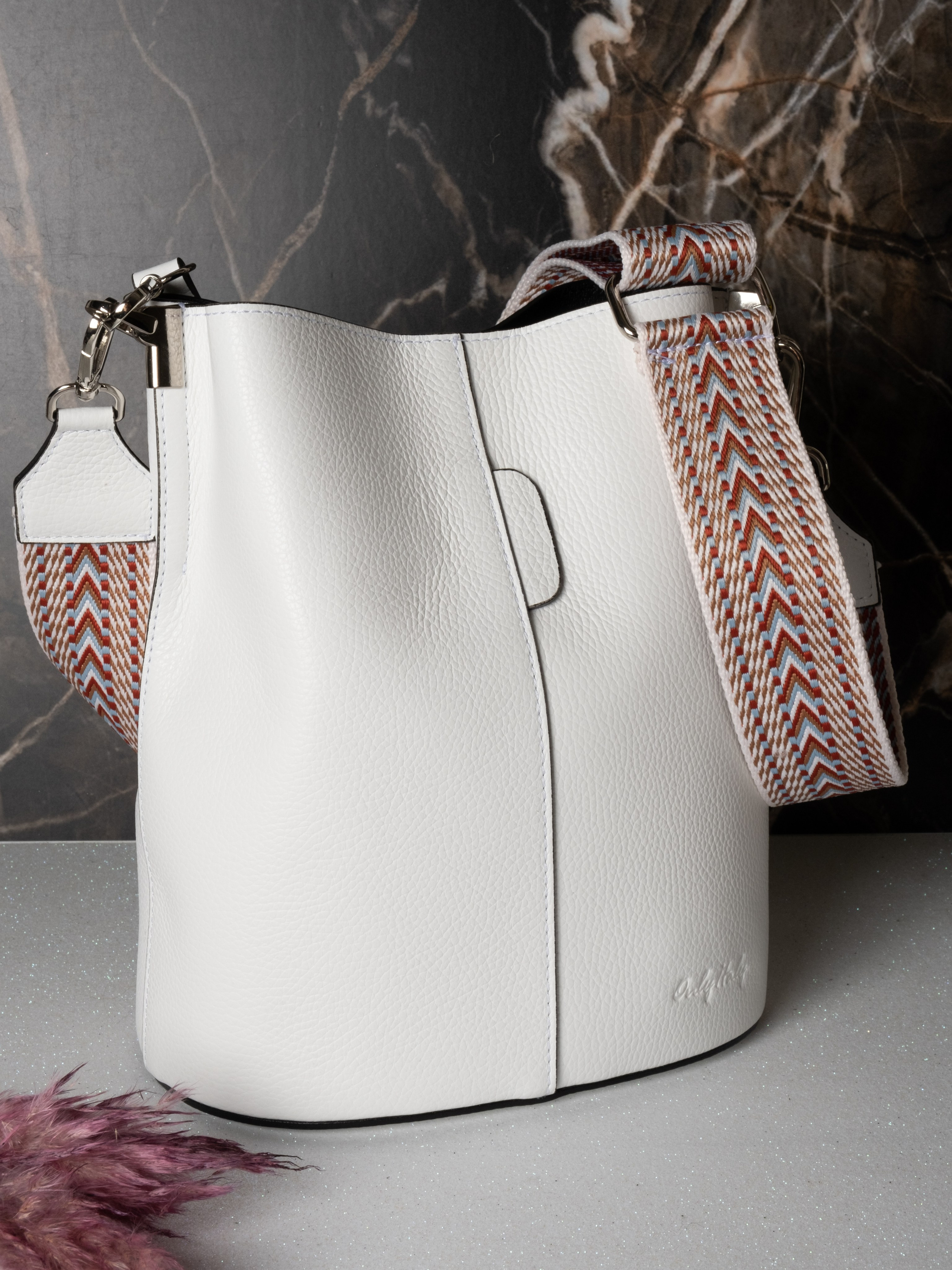 Предметная съёмка сумок для маркетплейсов. Предметный фотограф в Симферополе Антон Катунин