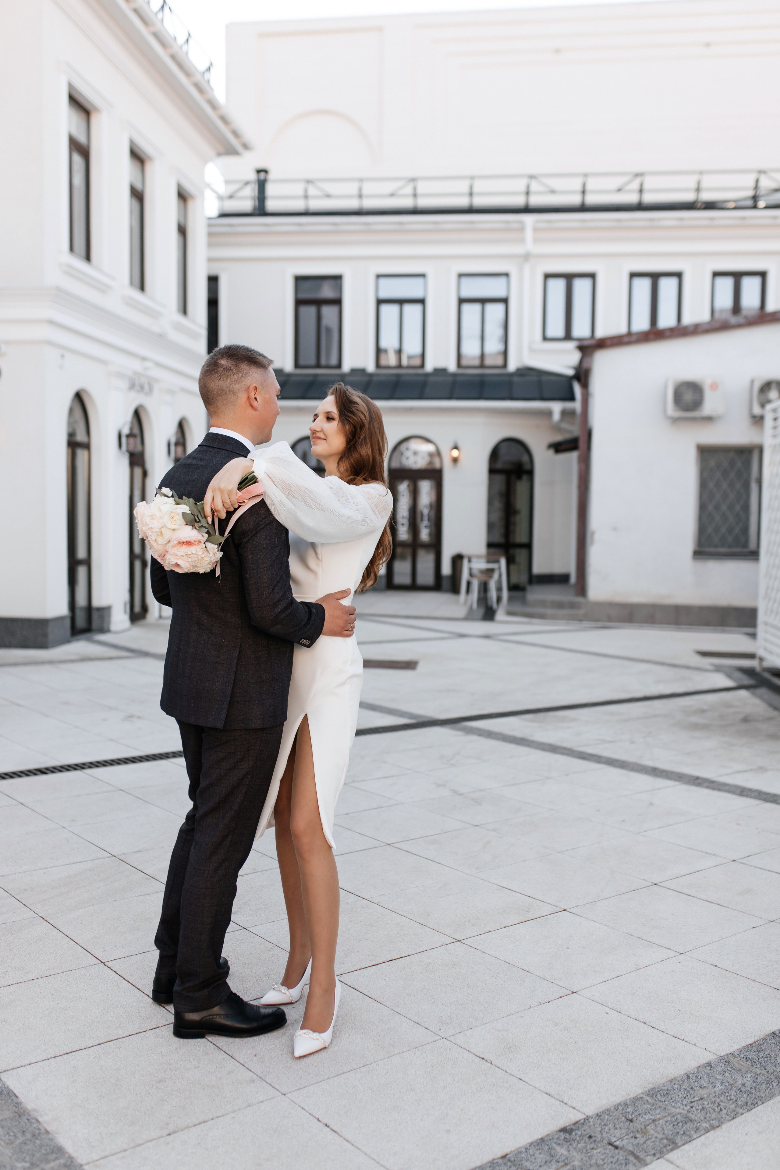 M & V. ФОТОГРАФ