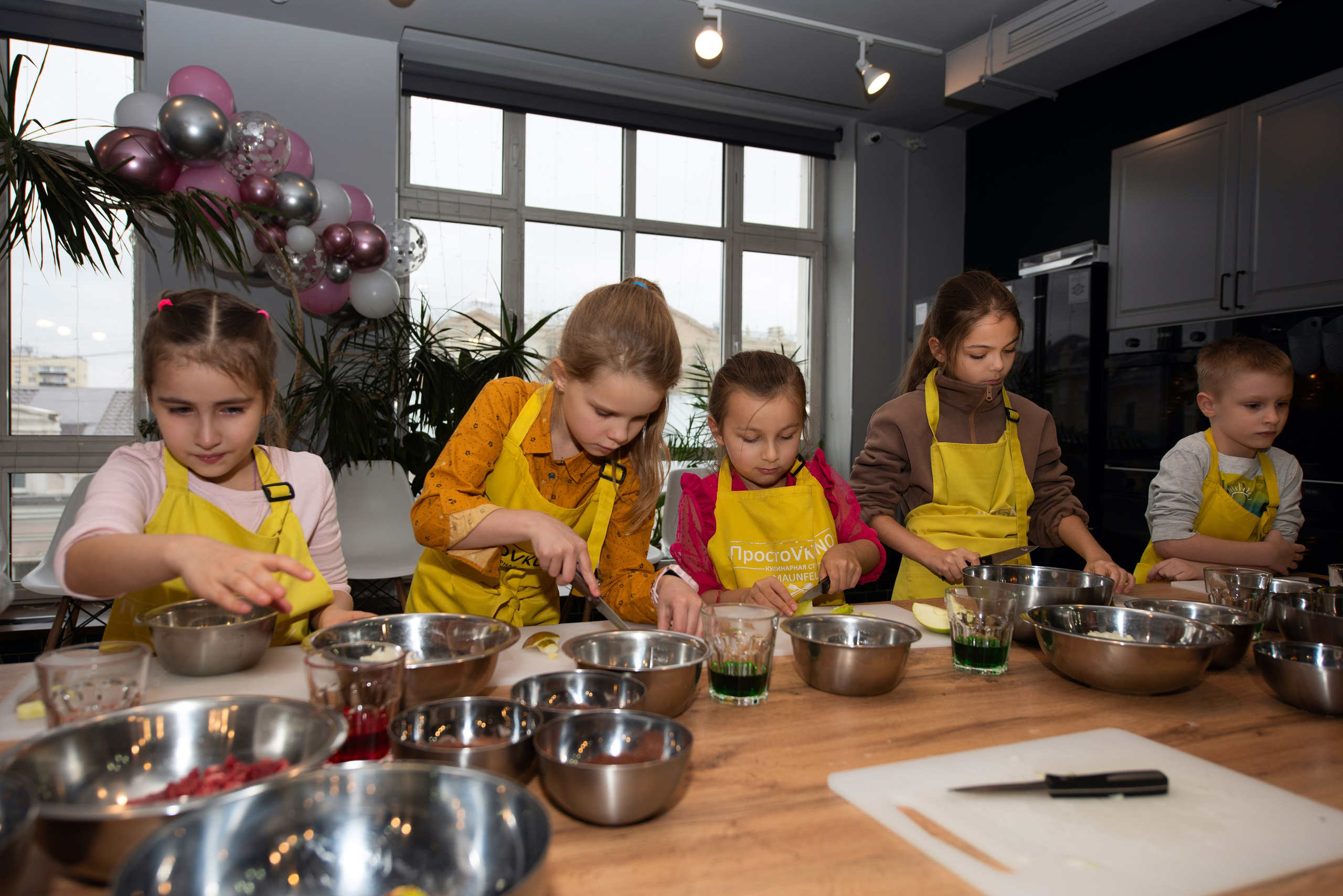Детский день рождения в кулинарной студии. Фотограф Диана Вальтер