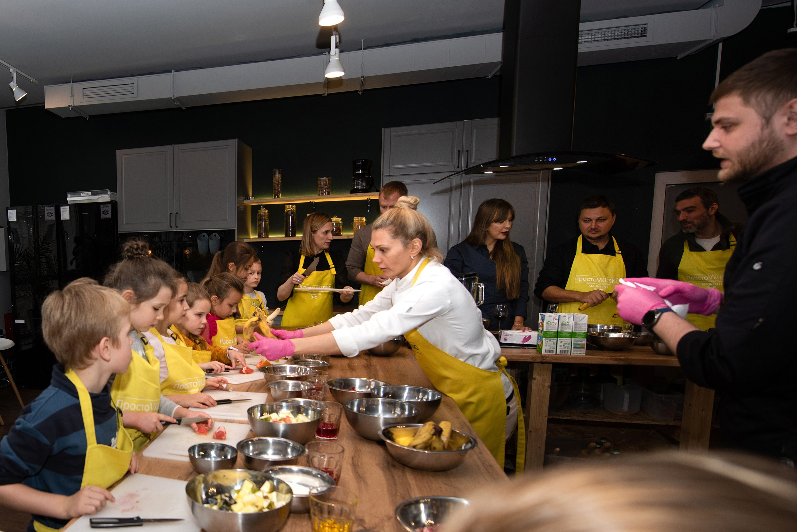 Детский день рождения в кулинарной студии. Фотограф Диана Вальтер