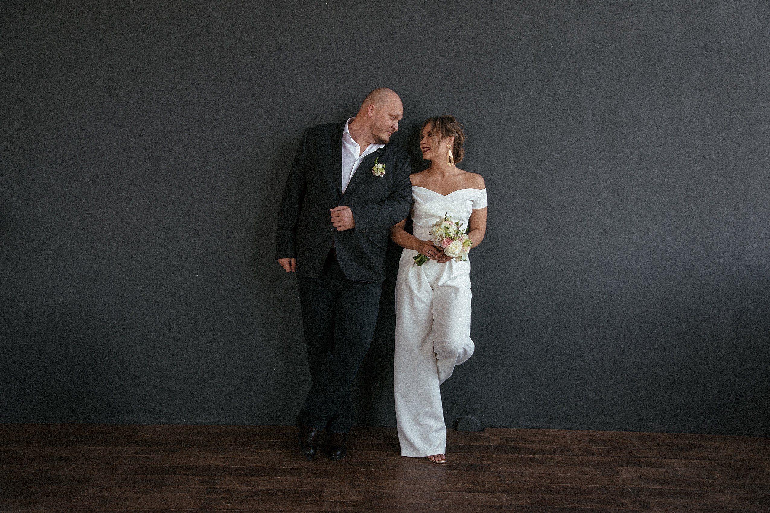 Свадебная студийная фотосессия в фотостудии MAIN. Свадебный  Фотограф Дарья Едапина Новосибирск. Фотограф Дарья Едапина Новосибирск