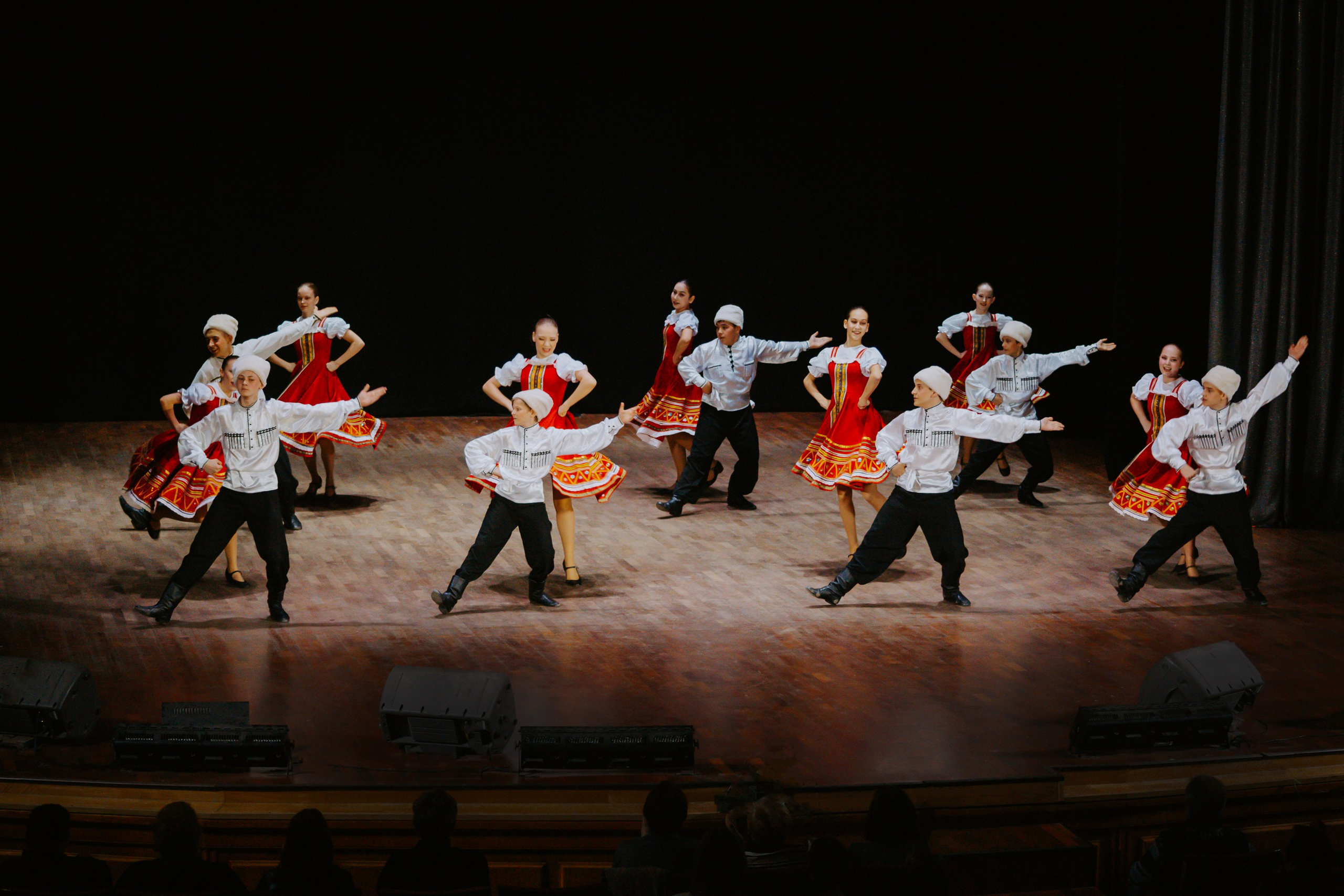 «Уральский сувенир». Концерт танцевальной студии. Фотограф в Челябинске Ополихина Анна
