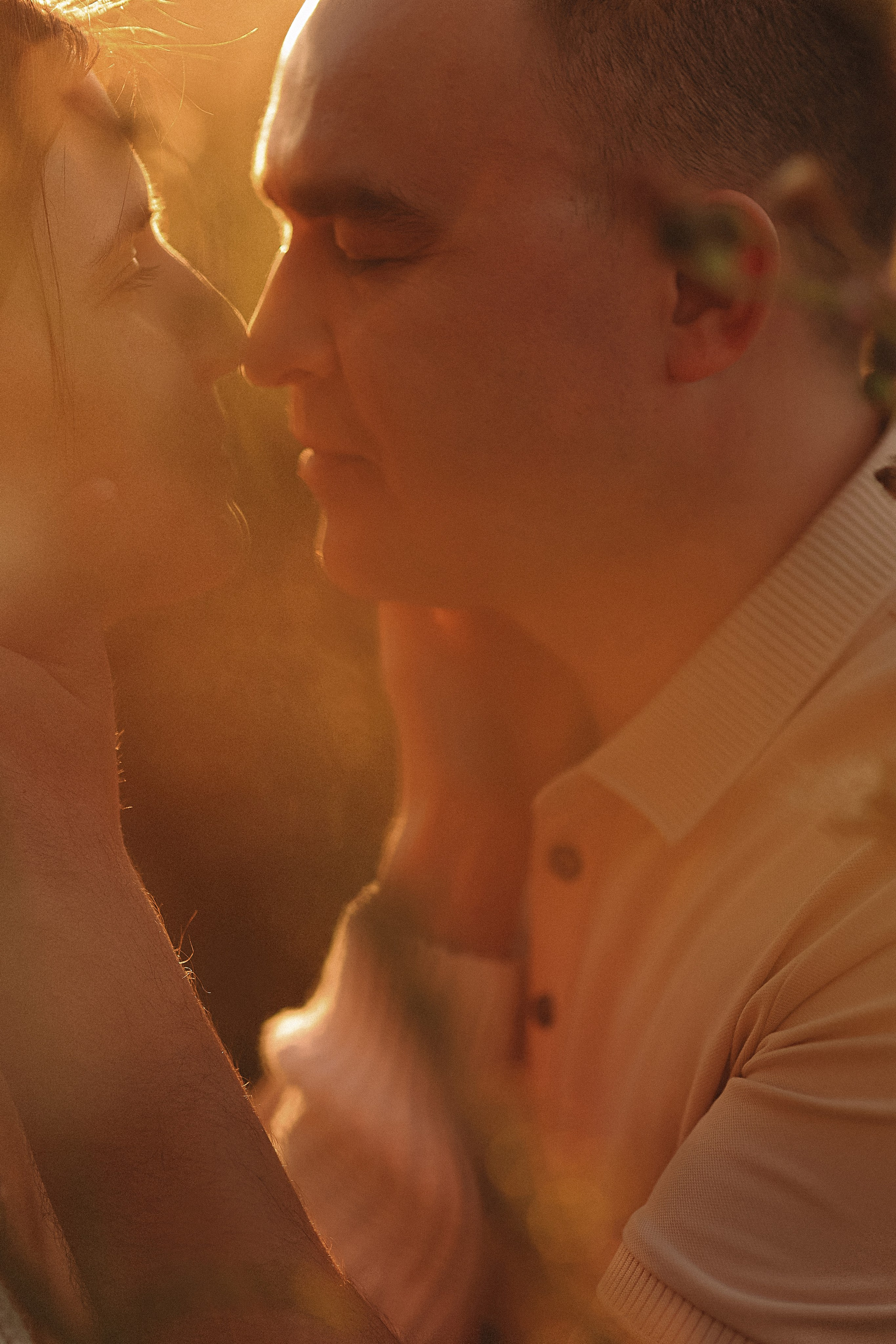 Поле love story на закате. Семейный фотограф Тюмень, фотограф на роды Салмина Мария