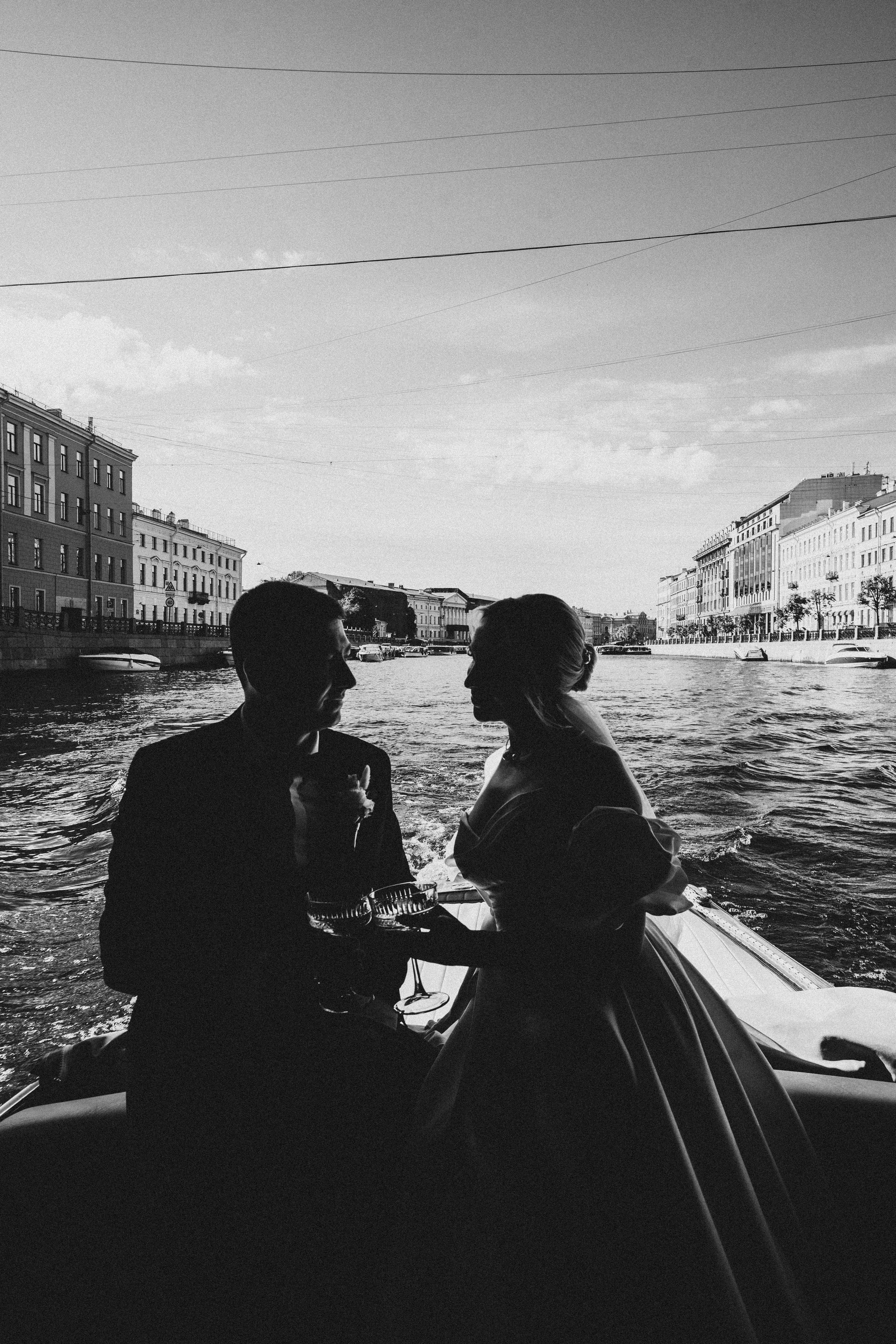 СВАДЕНБНАЯ СЬЕМКА НА КАТЕРЕ ПО КАНАЛАМ САНКТ-ПЕТЕРБУРГА И В АКВАТОРИИ НЕВЫ. Профессиональный фотограф, Санкт-Петербург — Виктория Богомолова