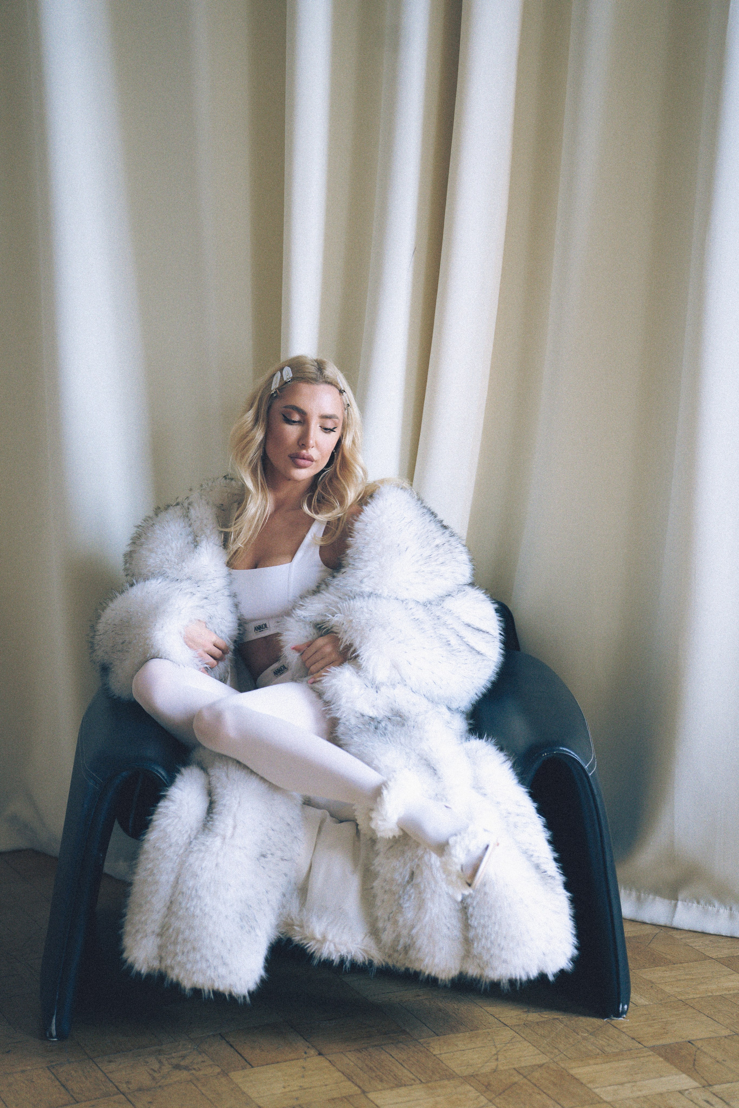 МИНИМАЛИЗМ В СТУДИИ НА ЧЕРНЫШЕВСКОЙ В СТУДИИ С БАЛКОНОМ. Профессиональный фотограф, Санкт-Петербург — Виктория Богомолова