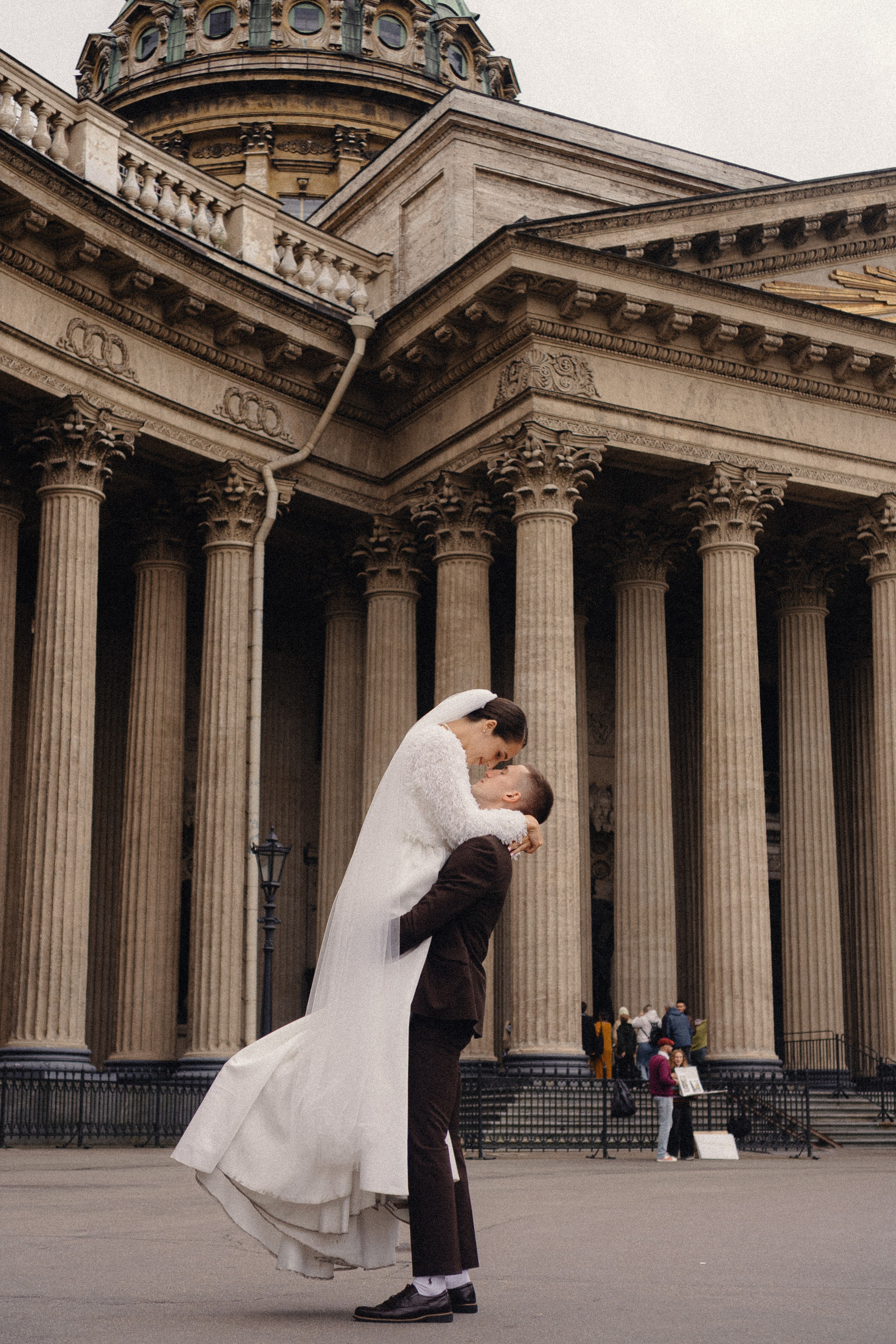 СВАДЕБНАЯ ПРОГУЛКА В САНТК-ПЕТЕРБУРГЕ (ИСАКИЕВСКИЙ СОБОР, ЗИМНЯЯ КАНАВКА, ЭРМИТАЖ И БОЛЬШАЯ МОРСКАЯ УЛИЦА). Профессиональный фотограф, Санкт-Петербург — Виктория Богомолова