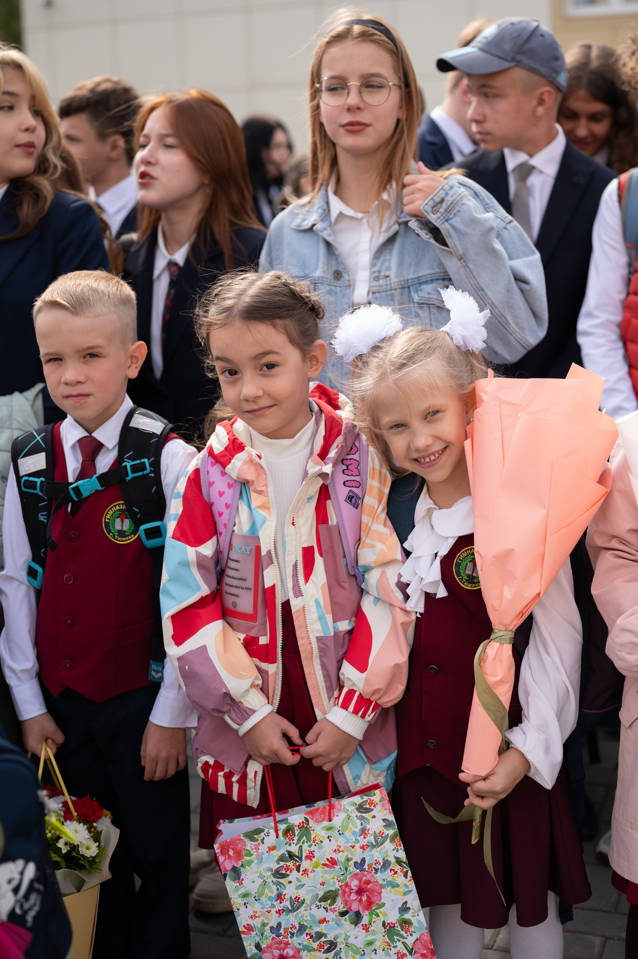 1 сентября 16 гимназия 2 класс (линейка + в классе+ на улице). Фотограф новорожденных, семейный детский в Тюмени Татьяна Морозова