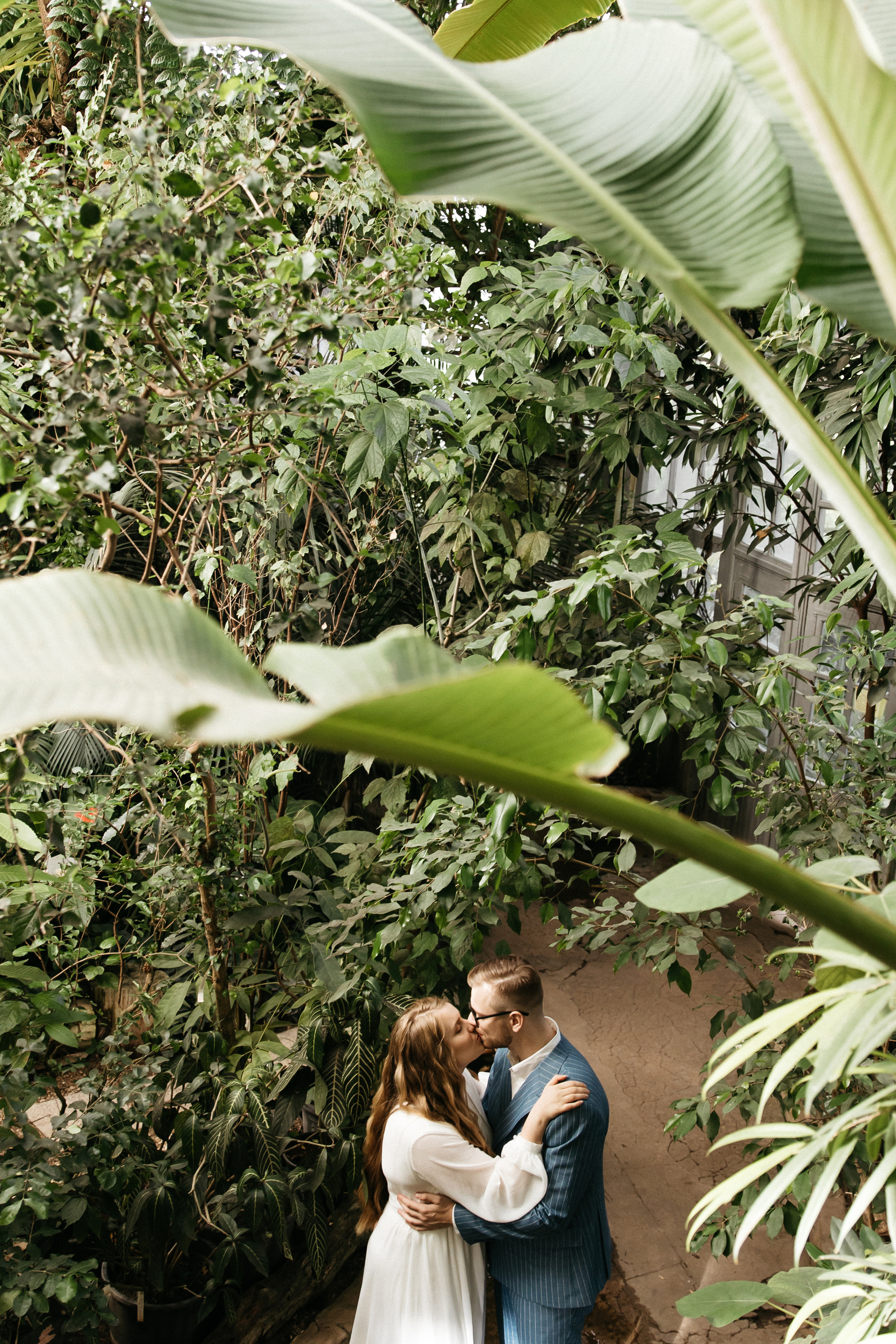 Свадебная фотосессия в Оранжереи Ботанического сада им Цицина. Свадебный и семейный фотограф в Москве Холда Тати