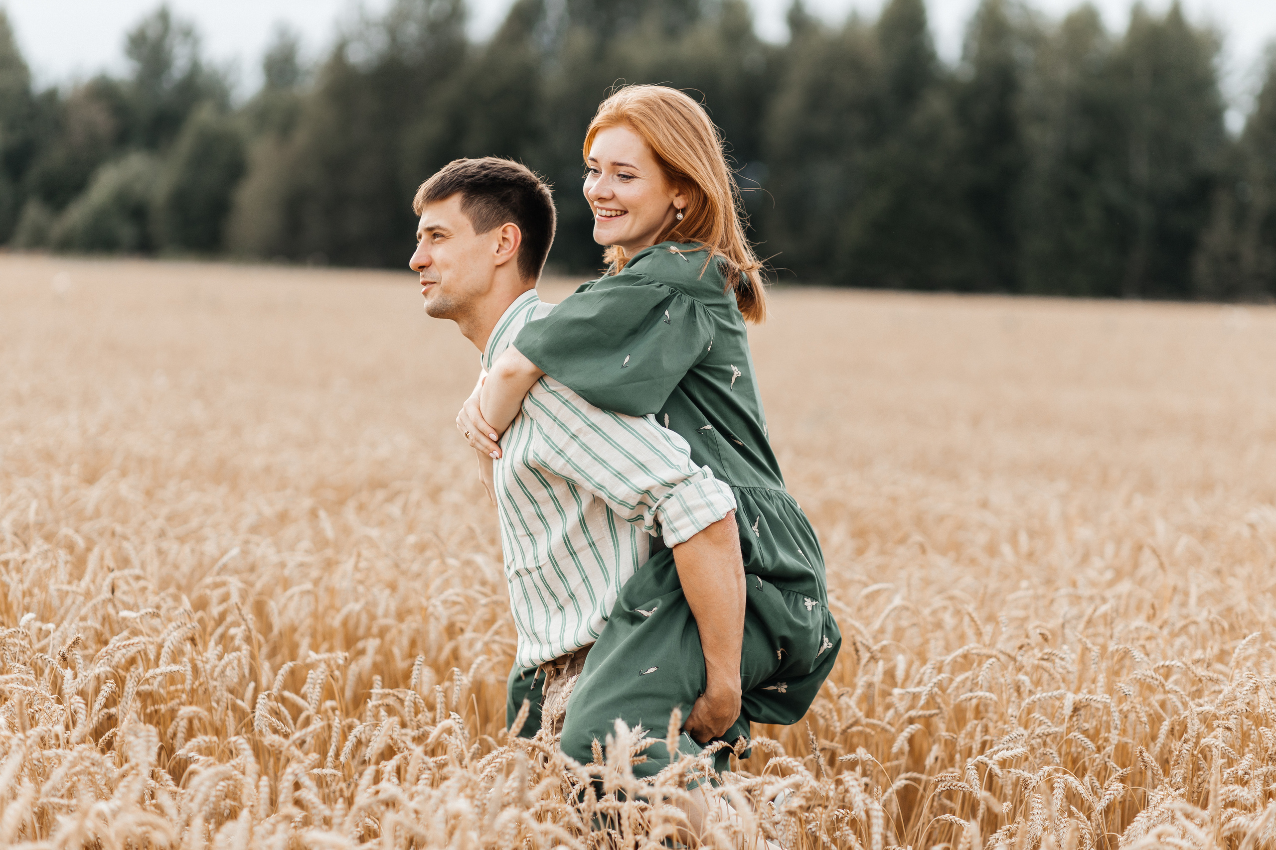 Семейная съемка в поле 