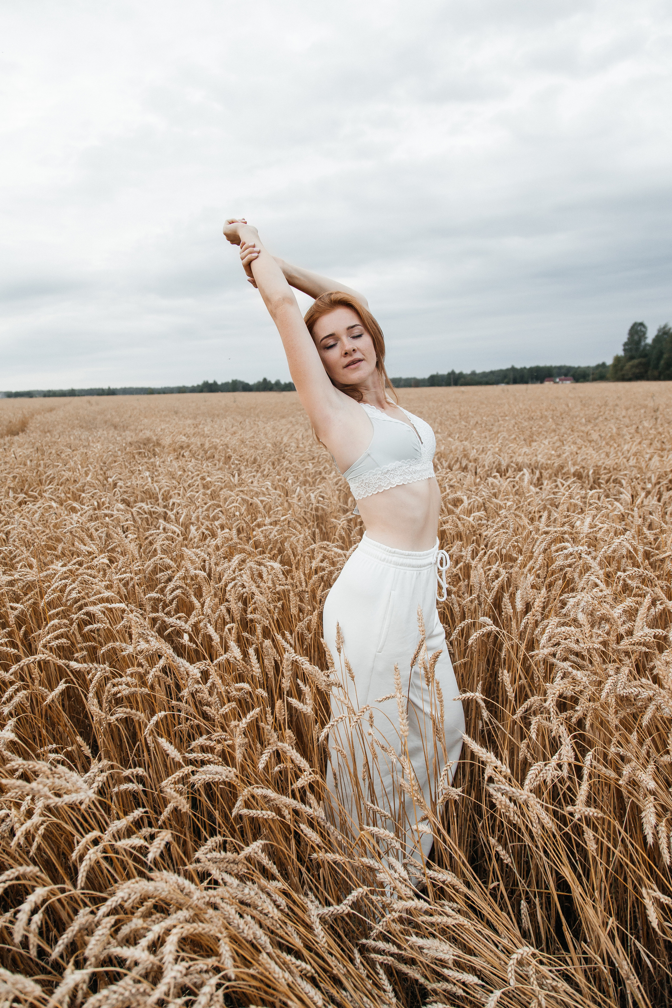 Семейная в поле. Свадебный и семейный фотограф в Москве Холда Тати