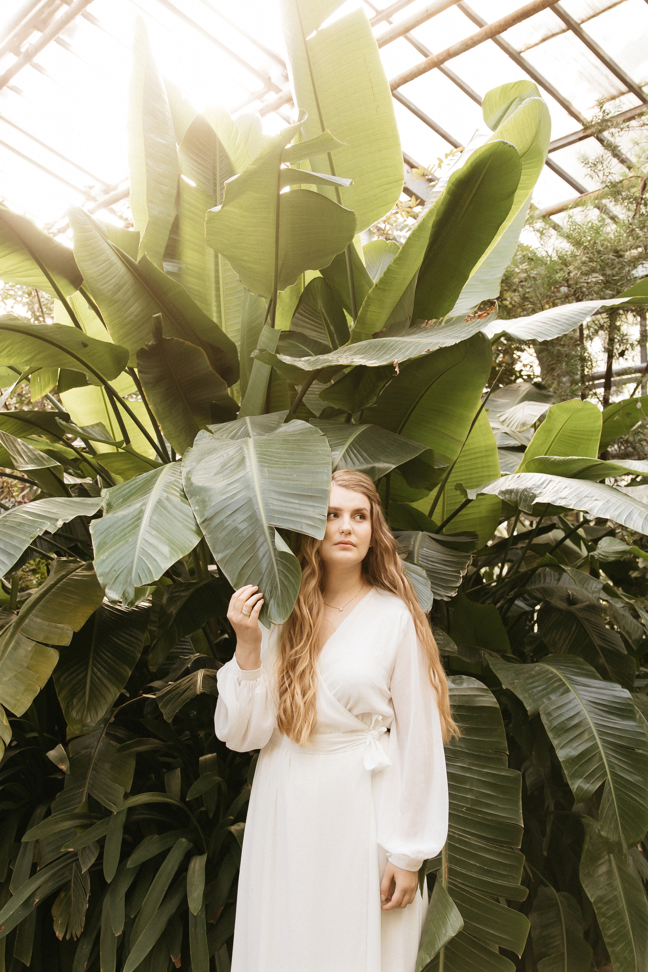 Свадебная фотосессия в Оранжереи Ботанического сада им Цицина. Свадебный и семейный фотограф в Москве Холда Тати