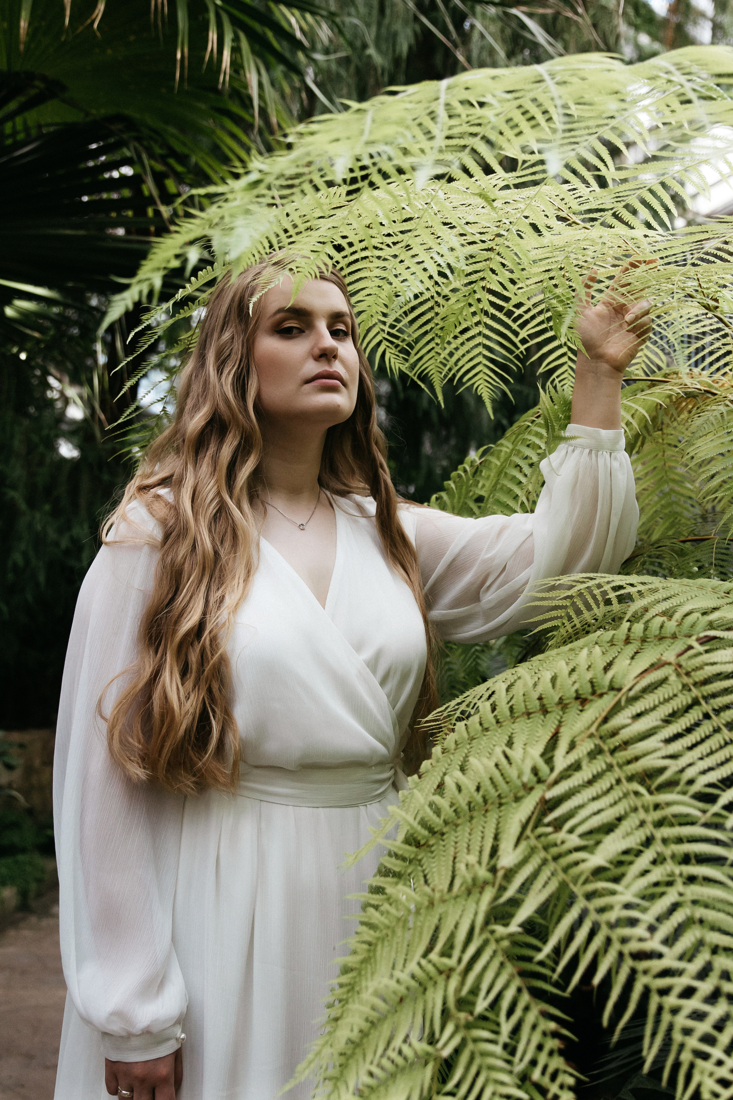 Свадебная фотосессия в Оранжереи Ботанического сада им Цицина. Свадебный и семейный фотограф в Москве Холда Тати