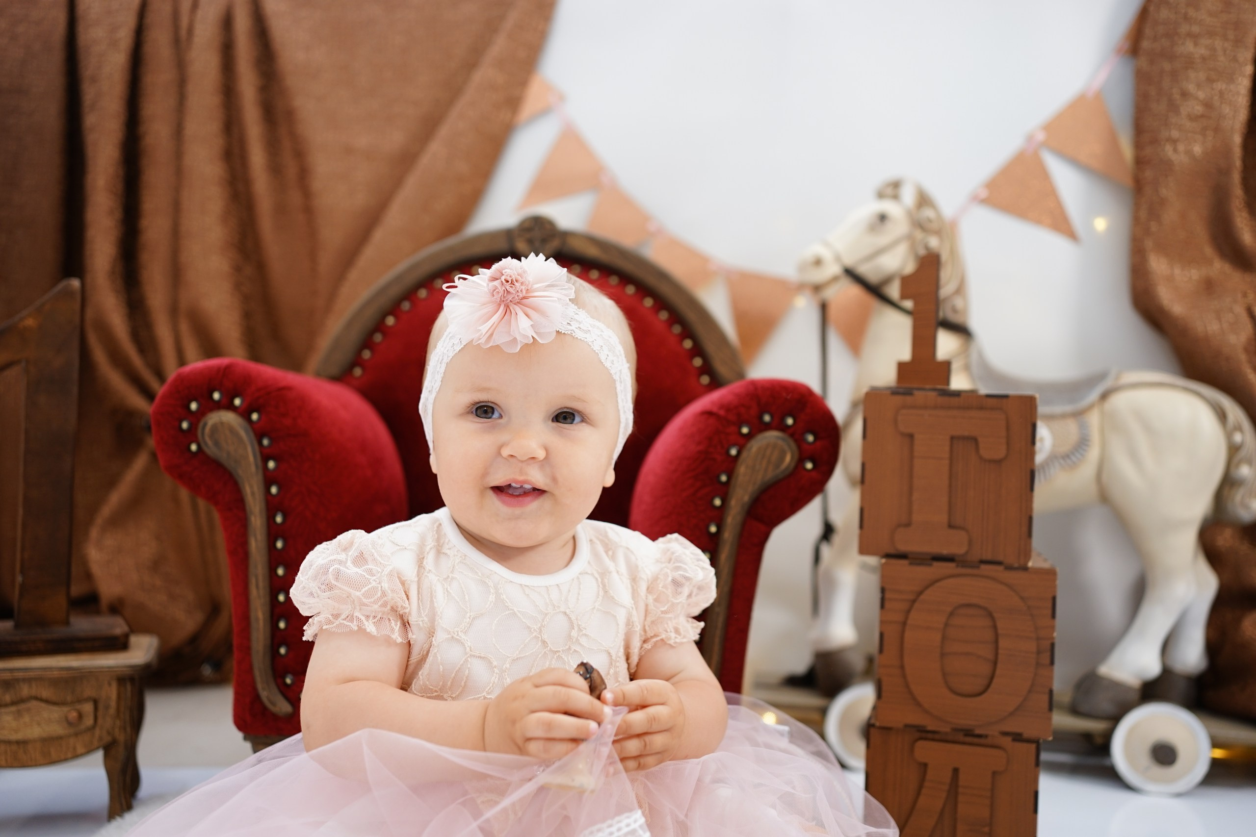 Бордовая зона. Детская Фотостудия ГОДОВАСИКИ в Санкт-Петербурге фотосесия на годик