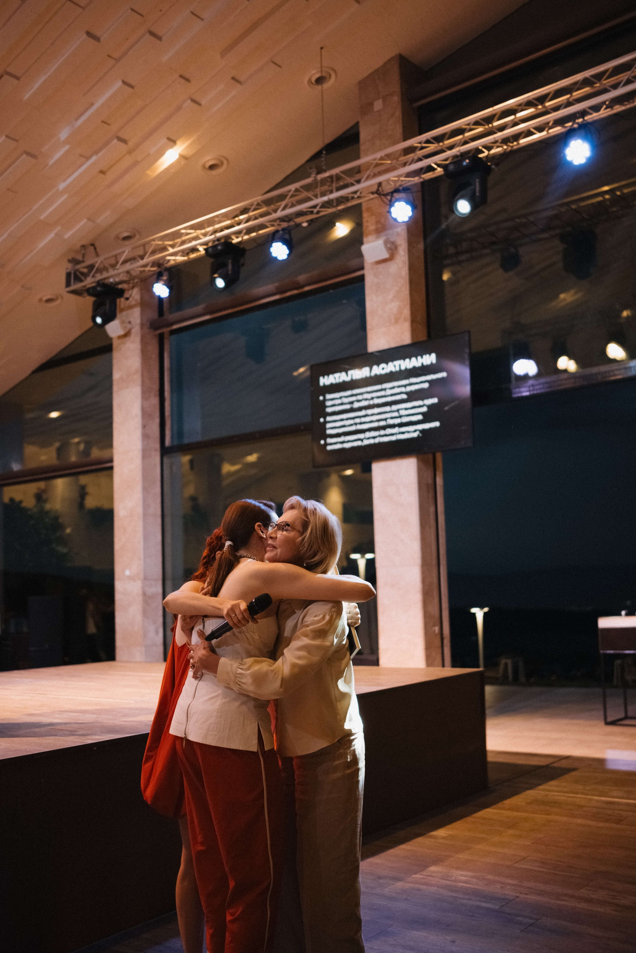 Репортаж бизнес-конференции. Портретный и свадебный фотограф в Тбилиси • xeniqo