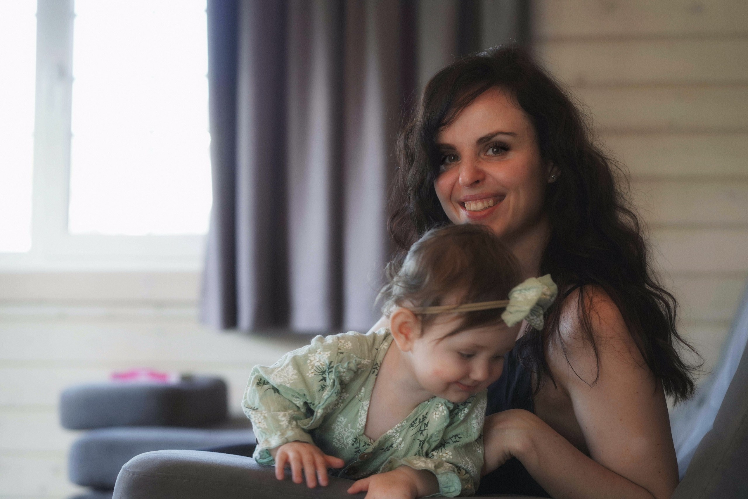 Семейная съемка дома. Выездной фотограф-видеограф в Республике Алтай Солоны Куюкова