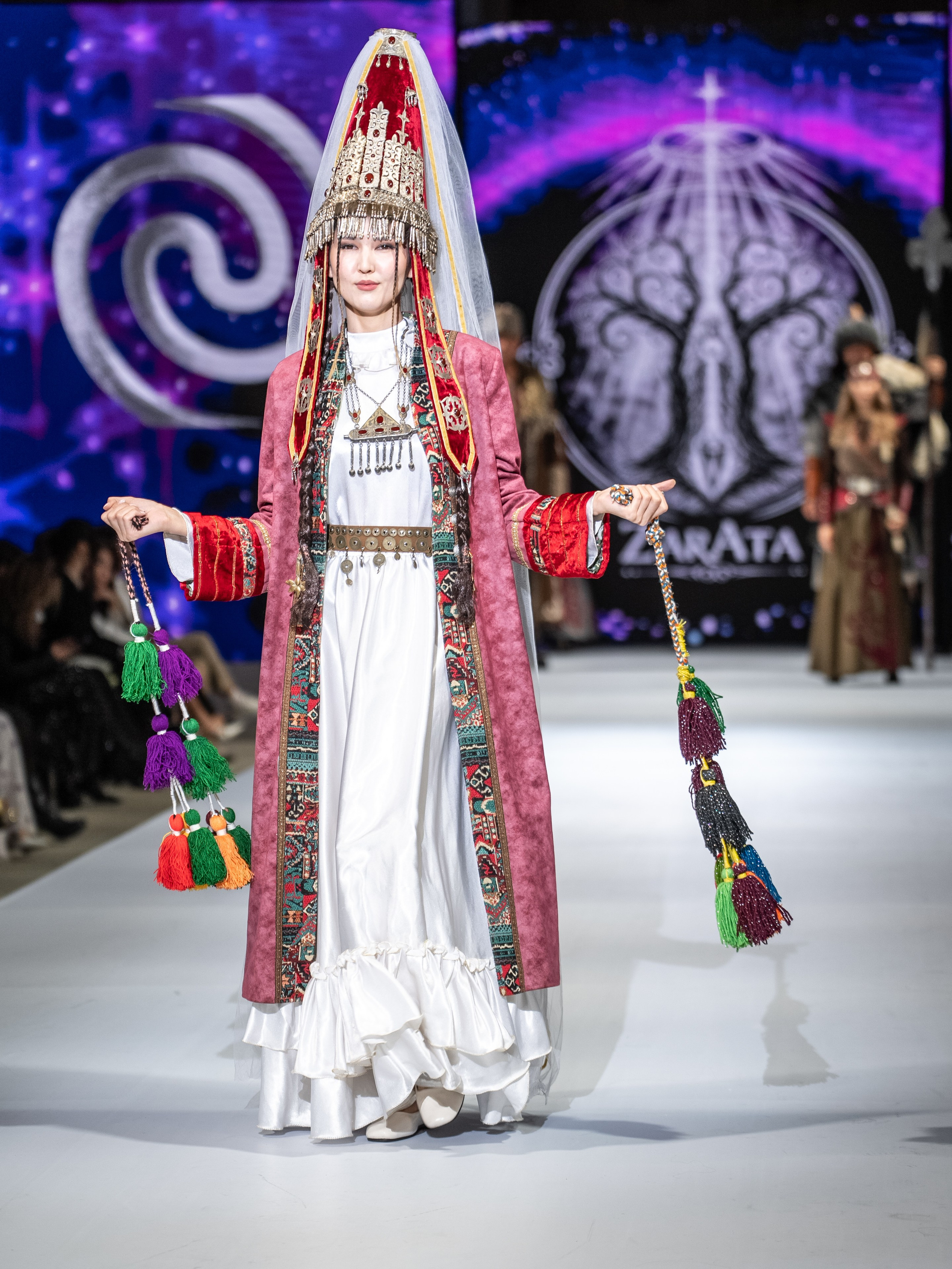 EURASIAN FASHION WEEK Lo Zarata. Сайт Алматинского НЮ АРТ, будуар и фэшн фотографа Дениса Карпенко