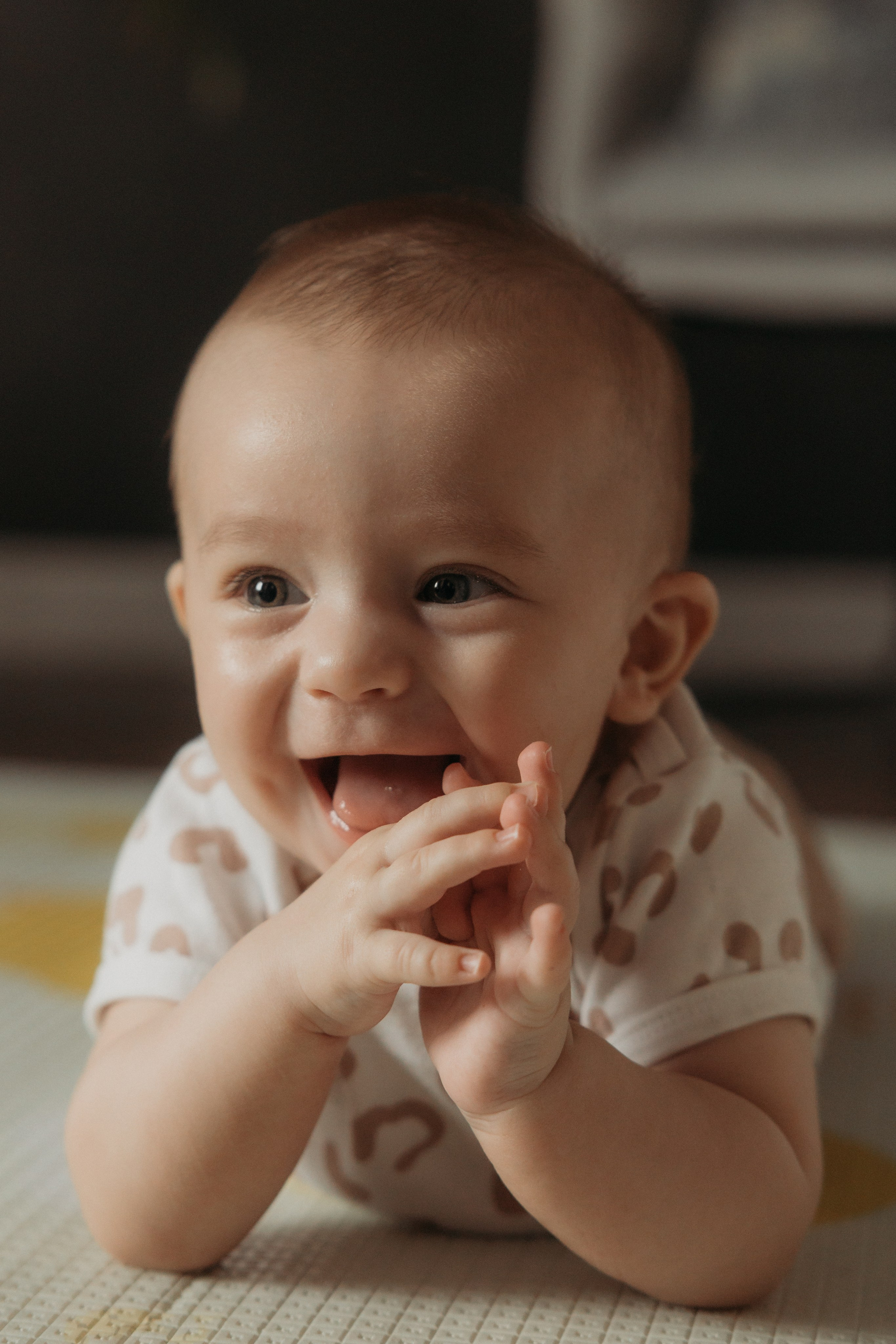 малыш улыбается фото