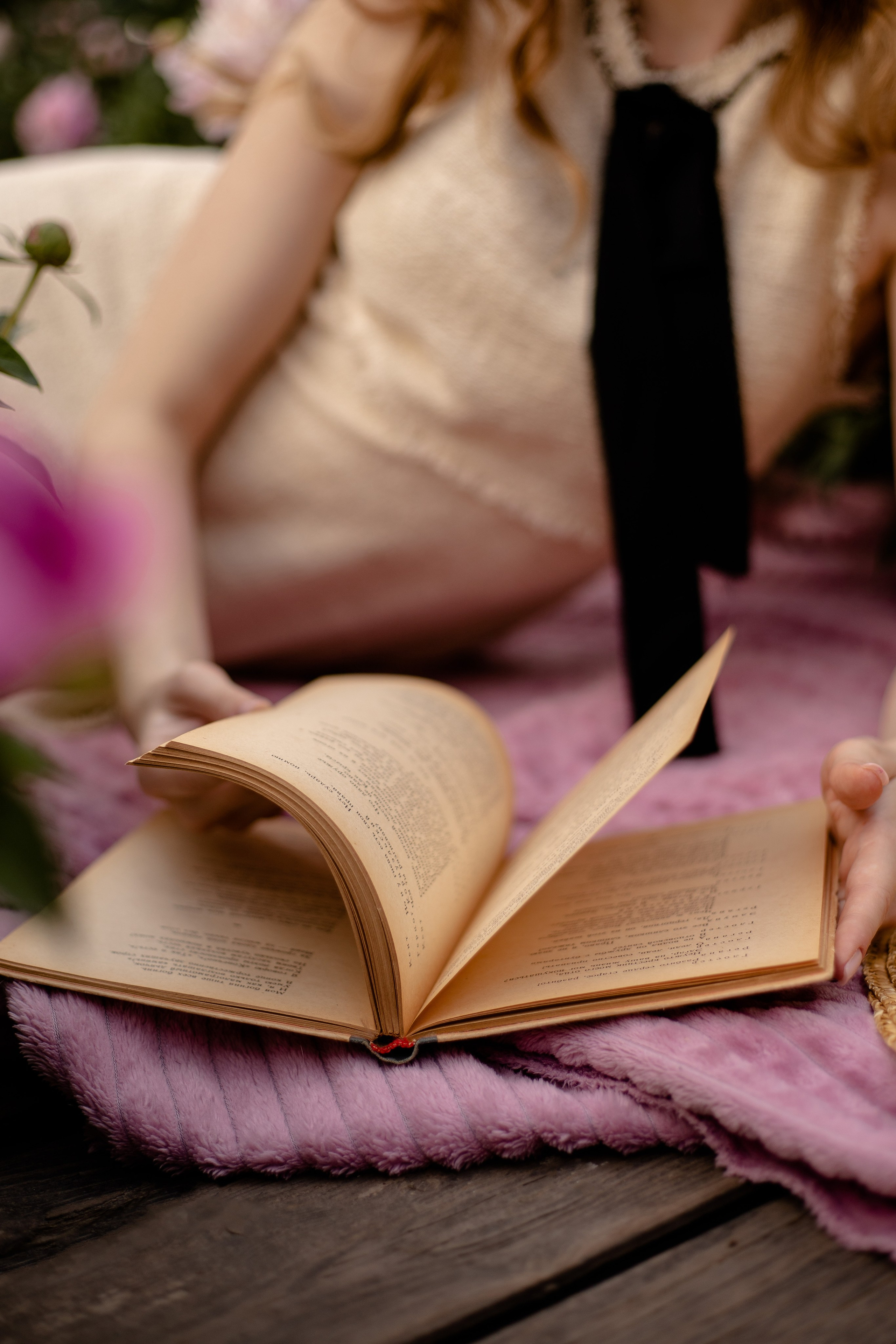 Ирина с цветущих пионах🌸. Семейный фотограф в Саратове Элоиза Ляпина