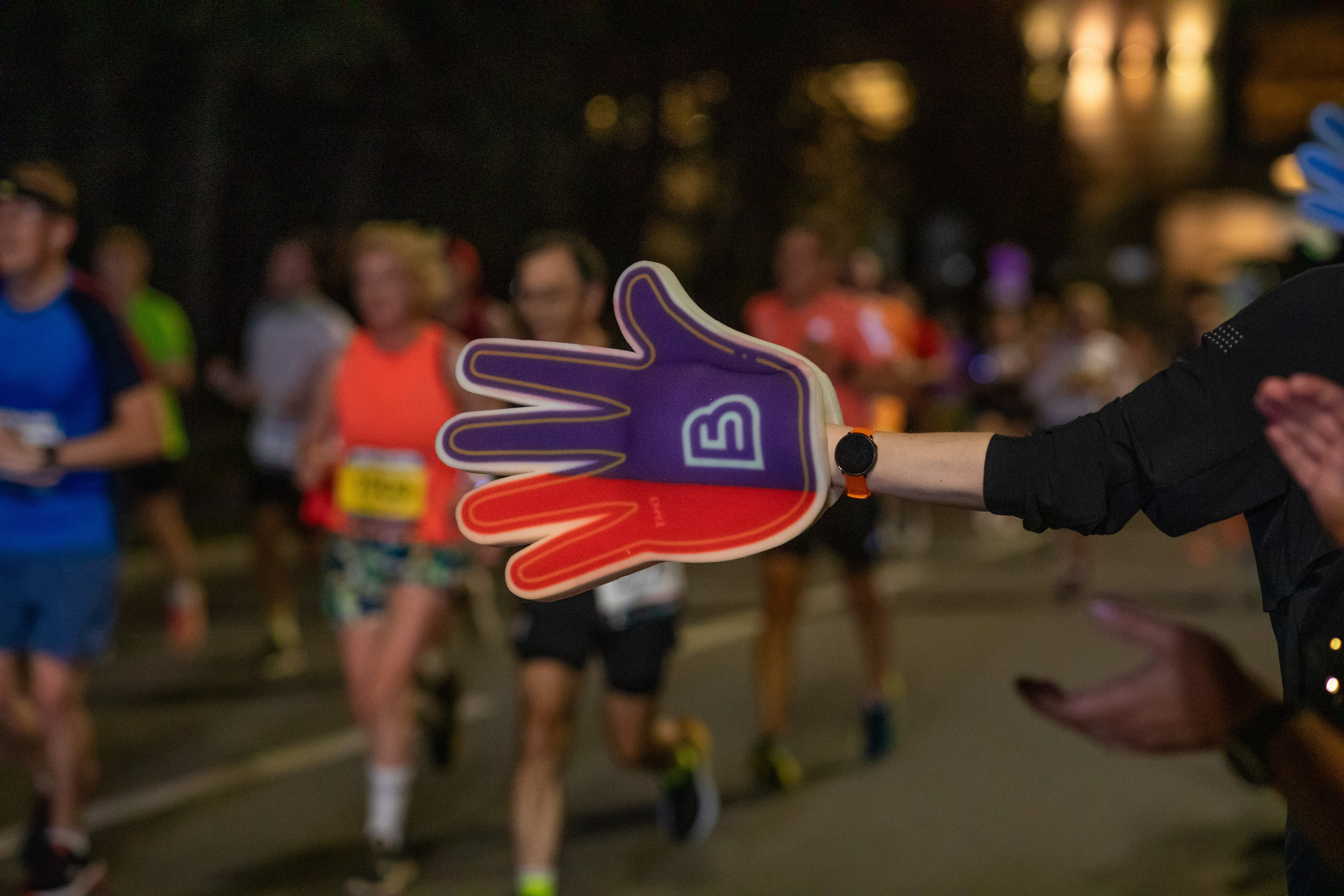 Самая крутая поддержка Ночного забега от 5 вёрст 03.08.24. Фотограф Сергей Ловкий