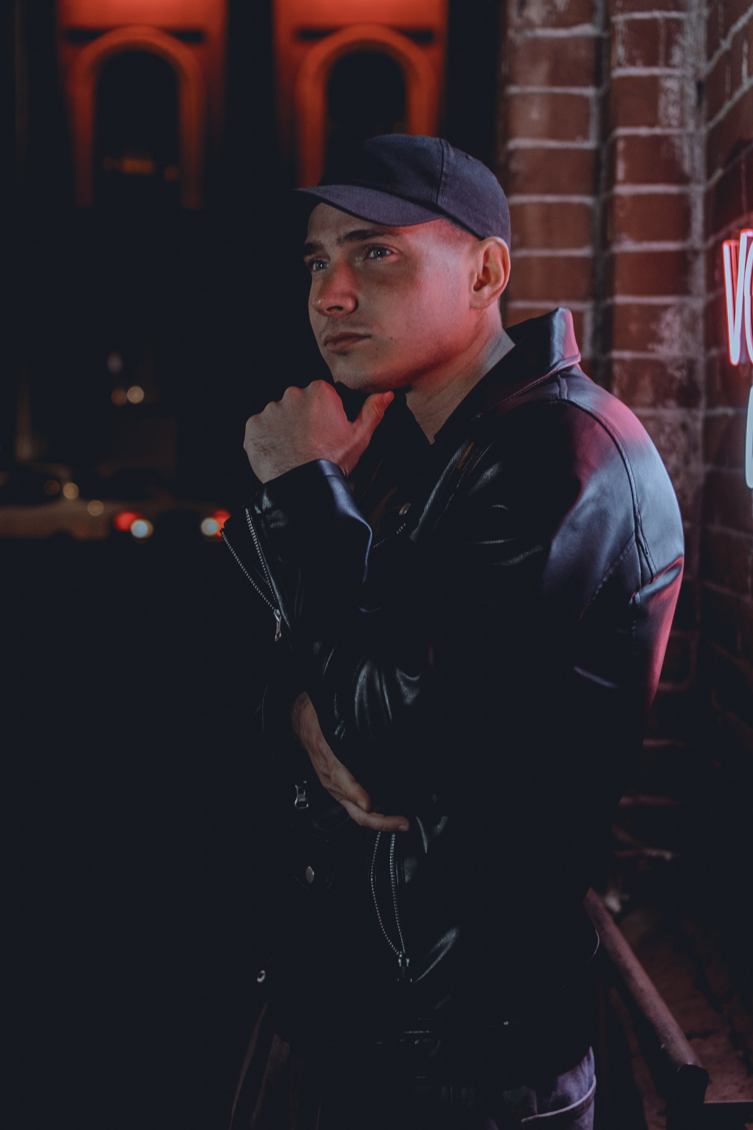 Евгений. Ночь и неон. Фотограф Регина Крикунова г. Красноярск